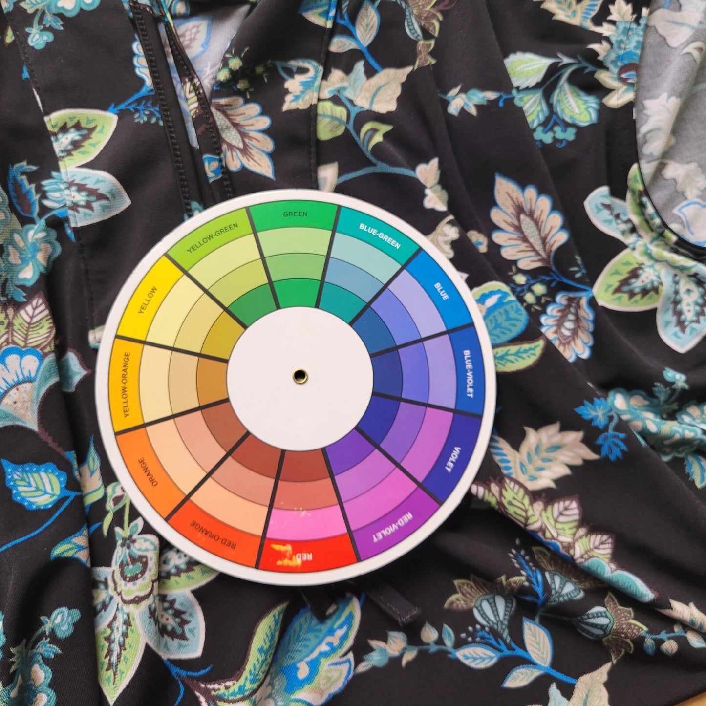 Beacon Apparel Women Top 1X Plus Sleeveless Black Blue Floral Keyhole Poly Blend