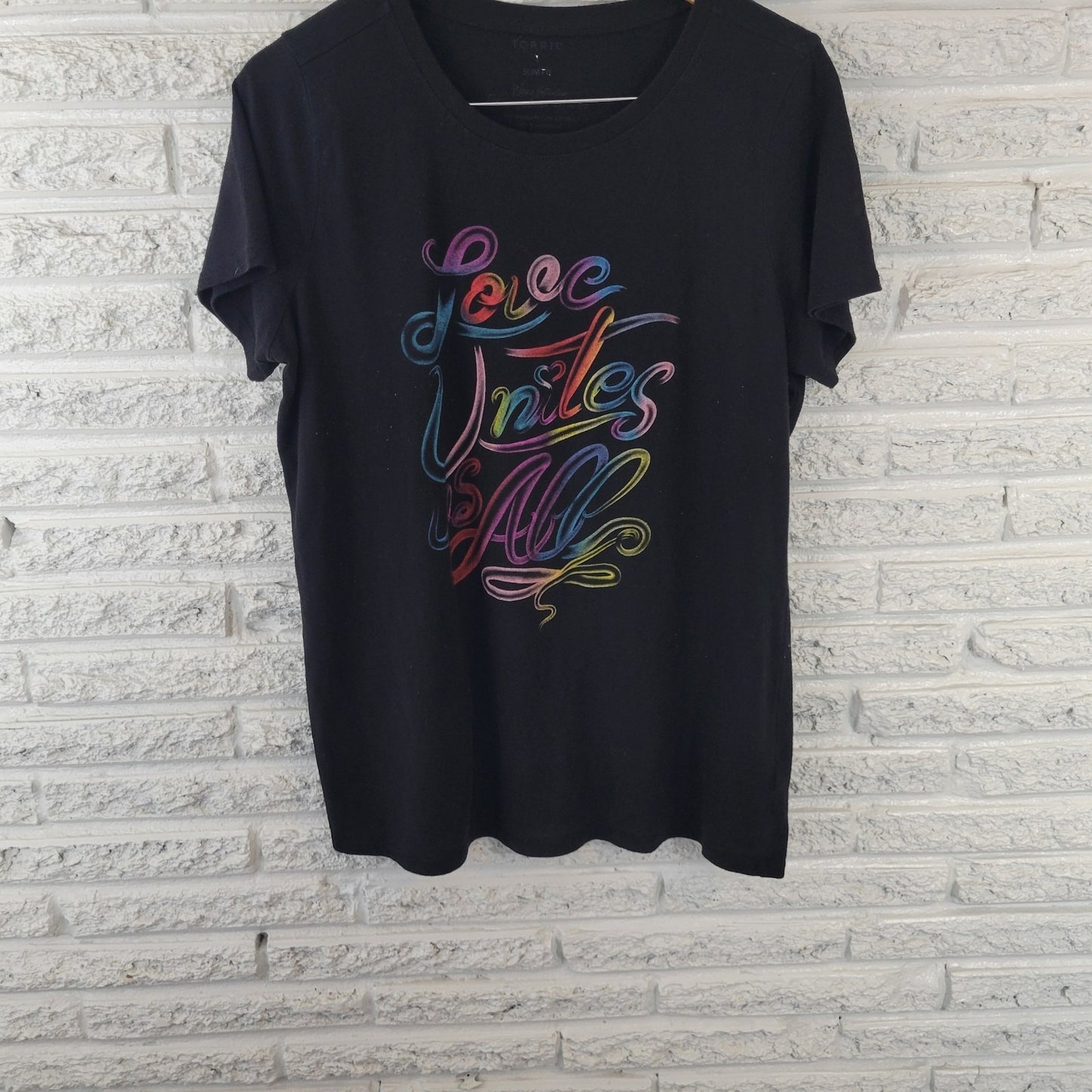 Torrid Womens Top 1 1X Plus Tee Short Sleeve Black Love Unites Us All Slim