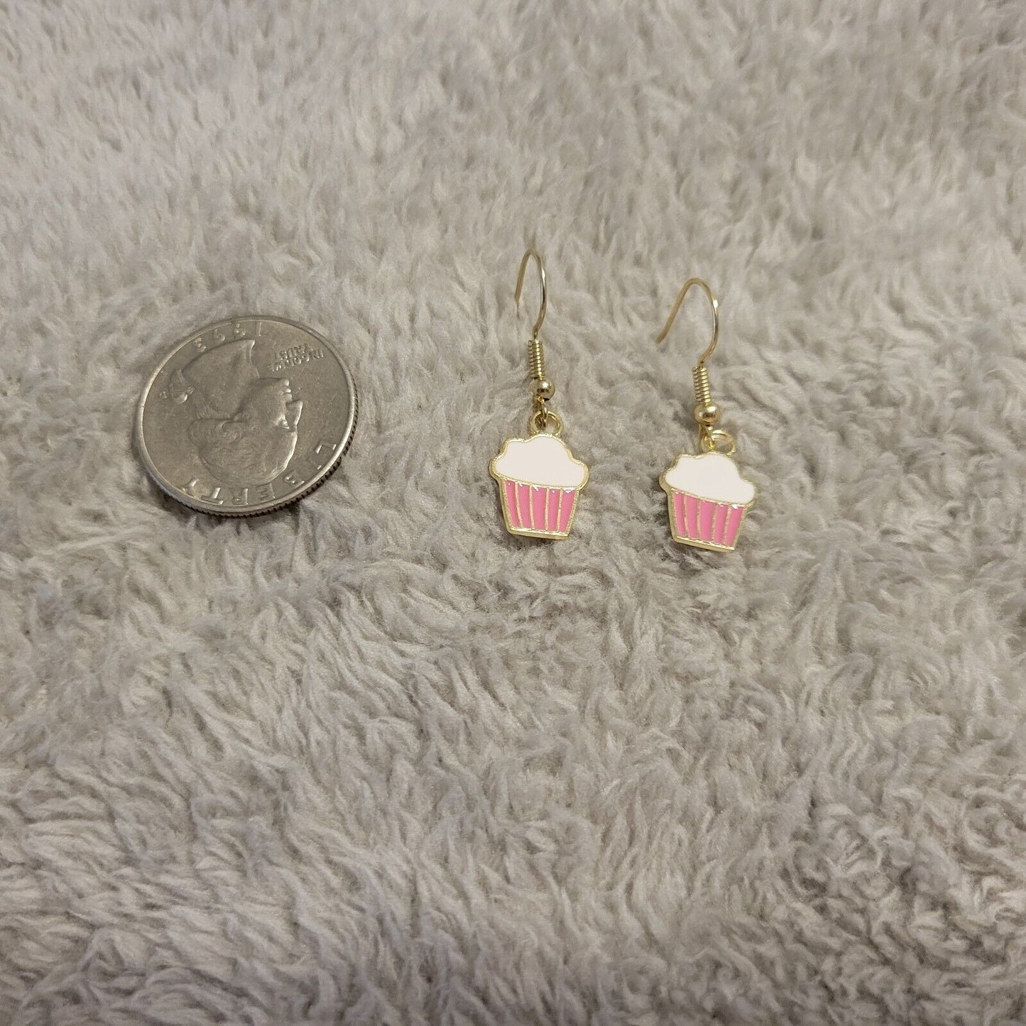 Cupcakes Earrings One Pair Gold Tone Pink Fish Hook Dangle Hanging Novelty