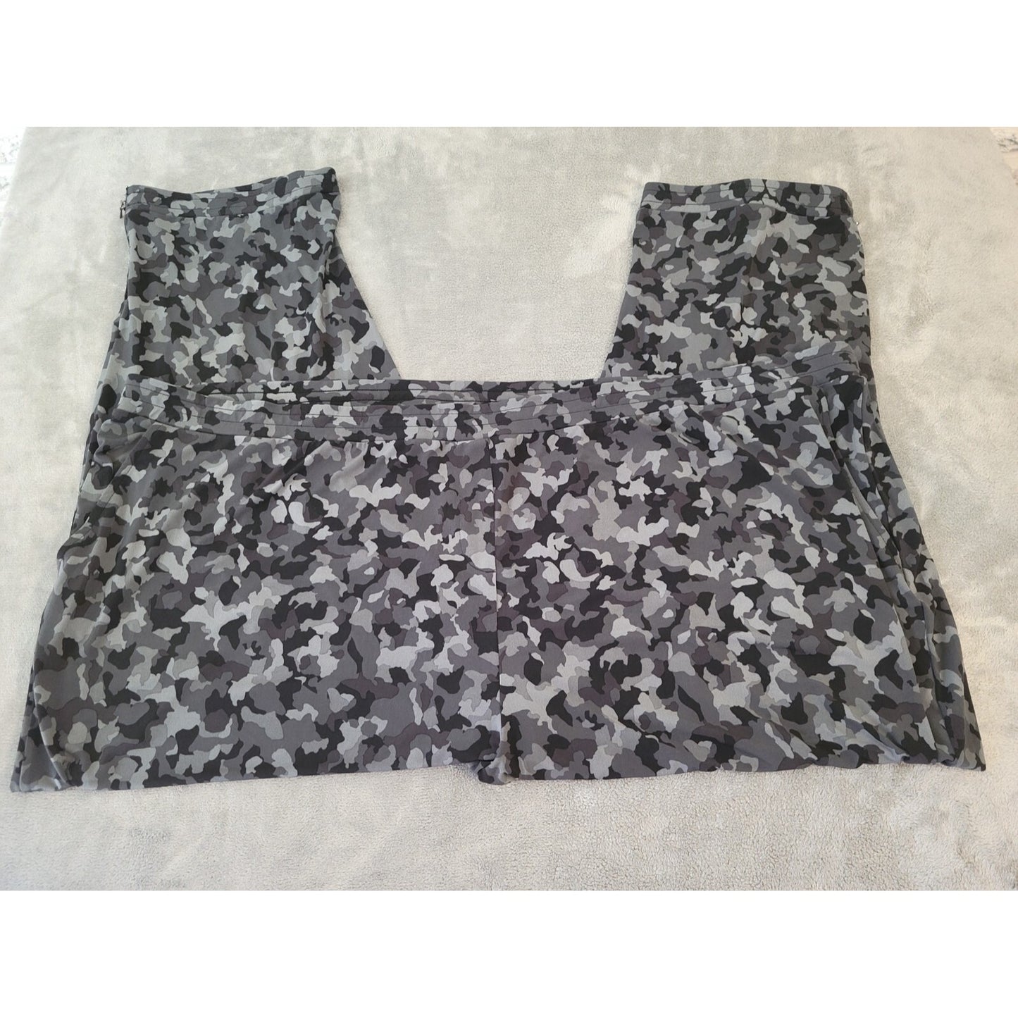 Susan Graver Womens Pants 5XP Plus Zip Hems Knit Black Camo Poly Blend Comfy