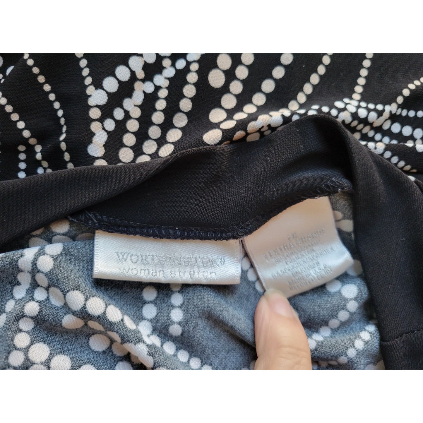 WORTHINGTON 1X Plus Black Geometric Blouse V-Neck Short Sleeve GEO358E