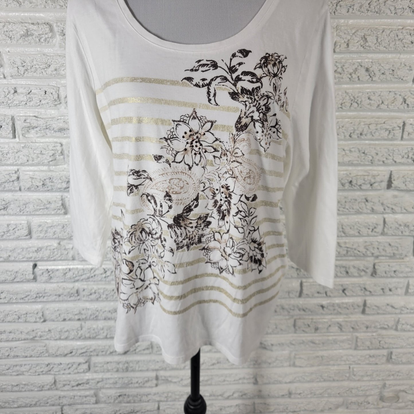 Chicos Zenergy Women Top Tee 3 Standard XL 3/4 Sleeve White Floral Studded Comfy