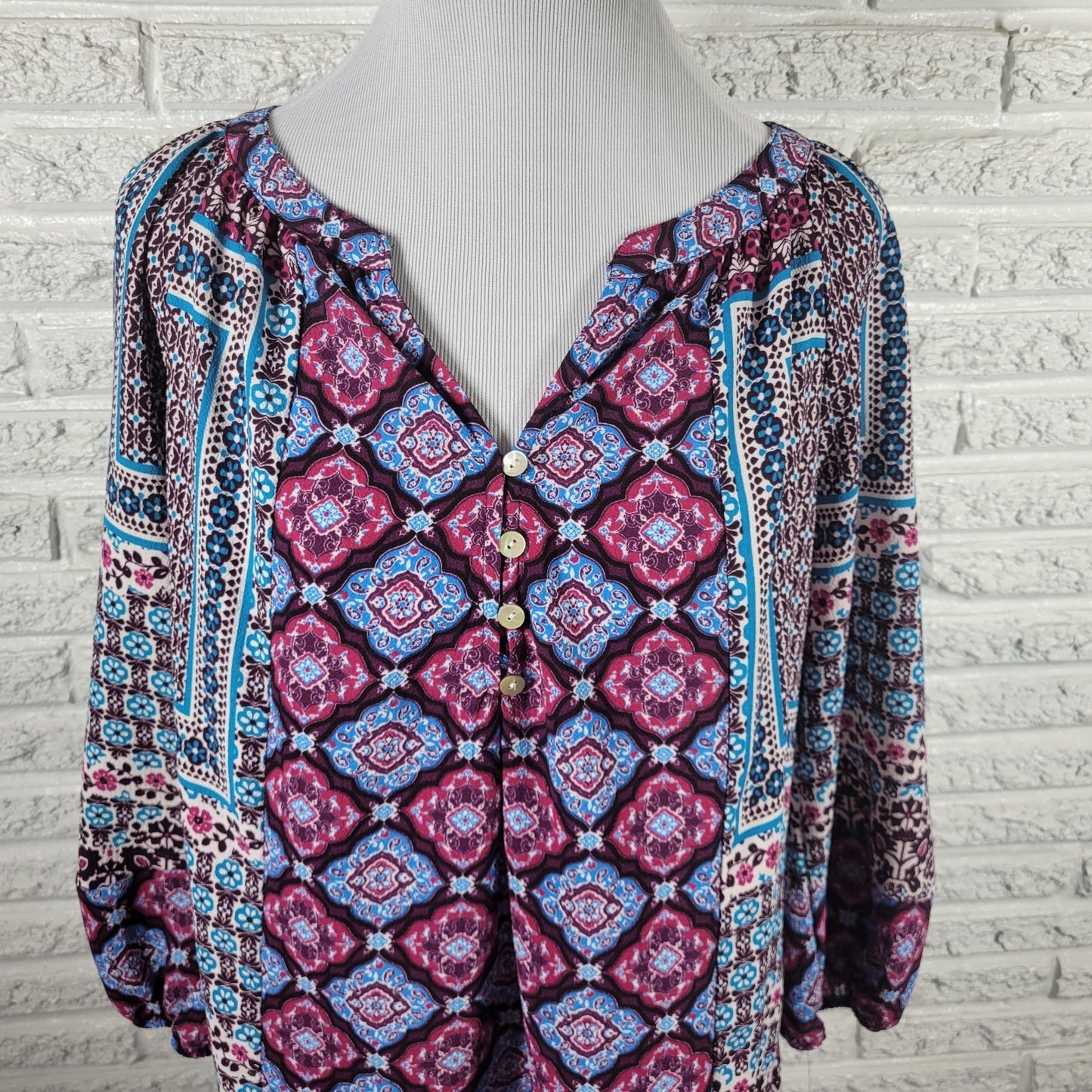 Valerie Stevens Women's XL Top Purple Blue Geometric V-Neck 1/4 Button
