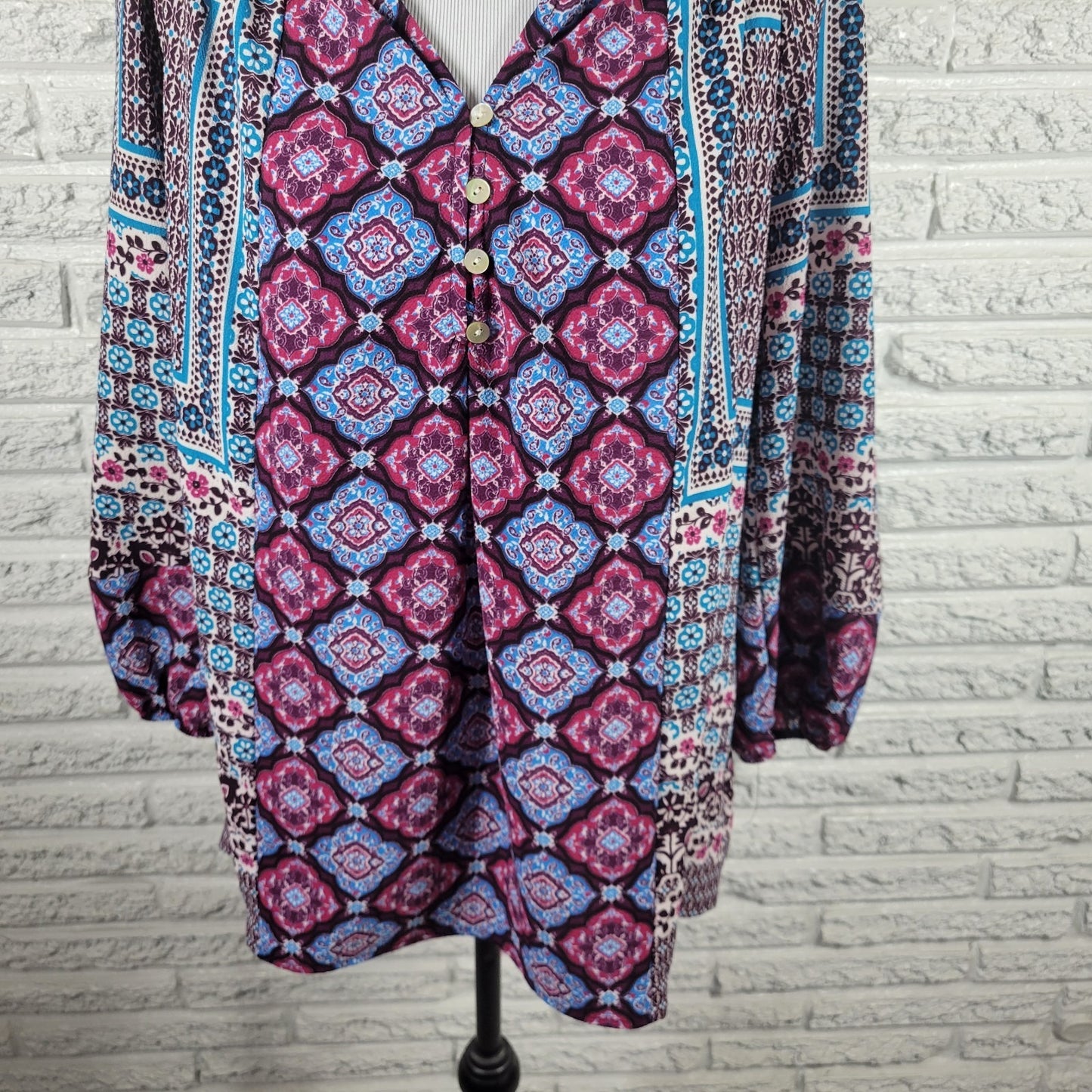 Valerie Stevens Women's XL Top Purple Blue Geometric V-Neck 1/4 Button
