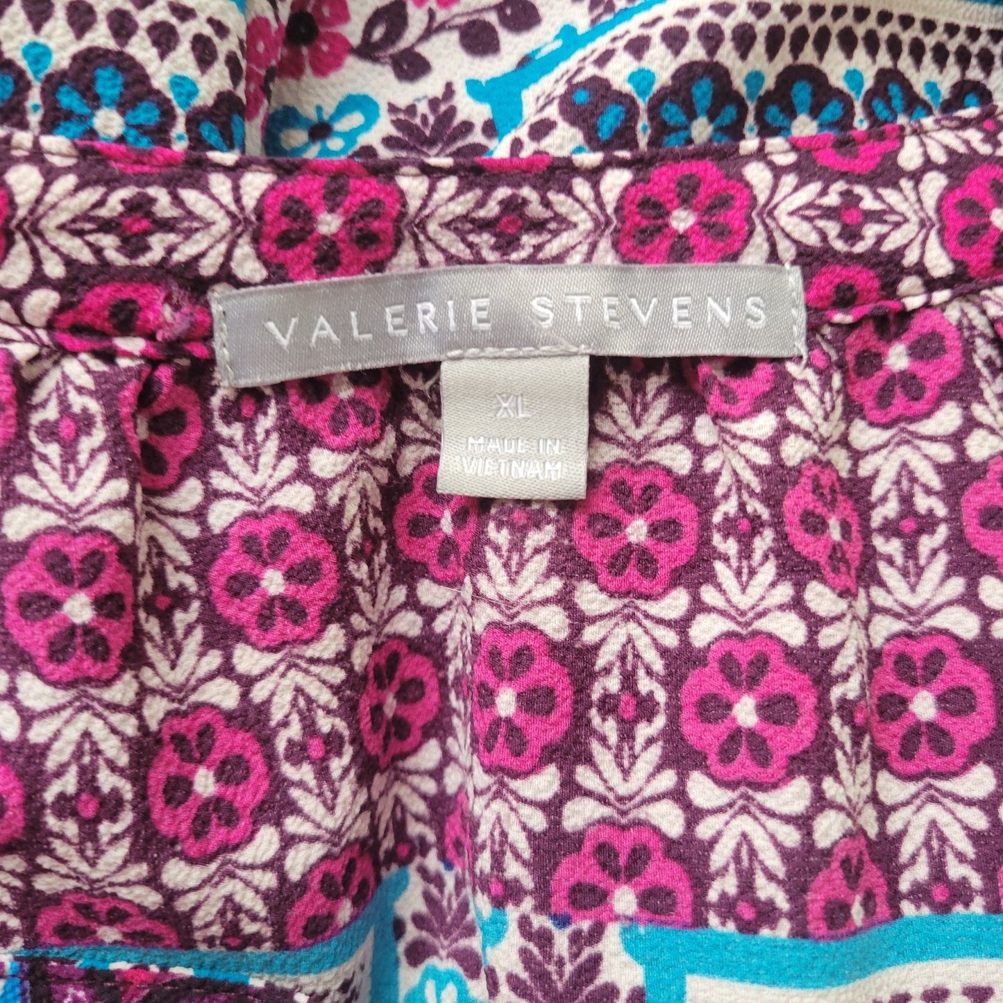 Valerie Stevens Women's XL Top Purple Blue Geometric V-Neck 1/4 Button