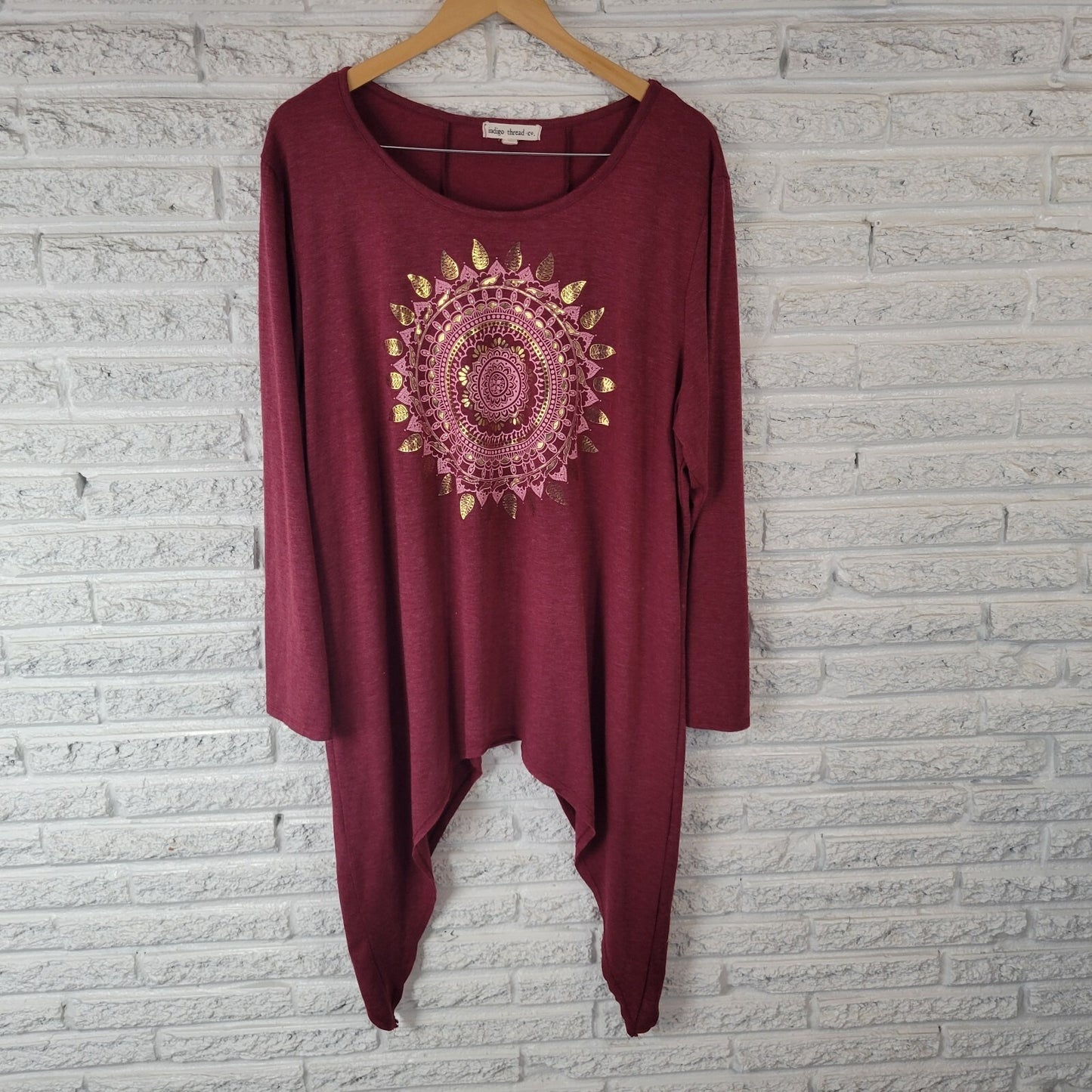 Indigo Thread Womens Top 2X Plus Tee Tunic Shark Bite Burgundy Gold Foil Mandala