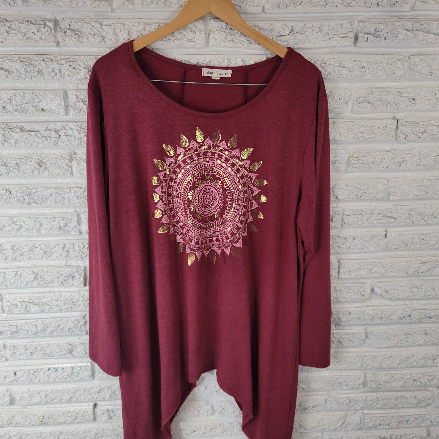 Indigo Thread Womens Top 2X Plus Tee Tunic Shark Bite Burgundy Gold Foil Mandala
