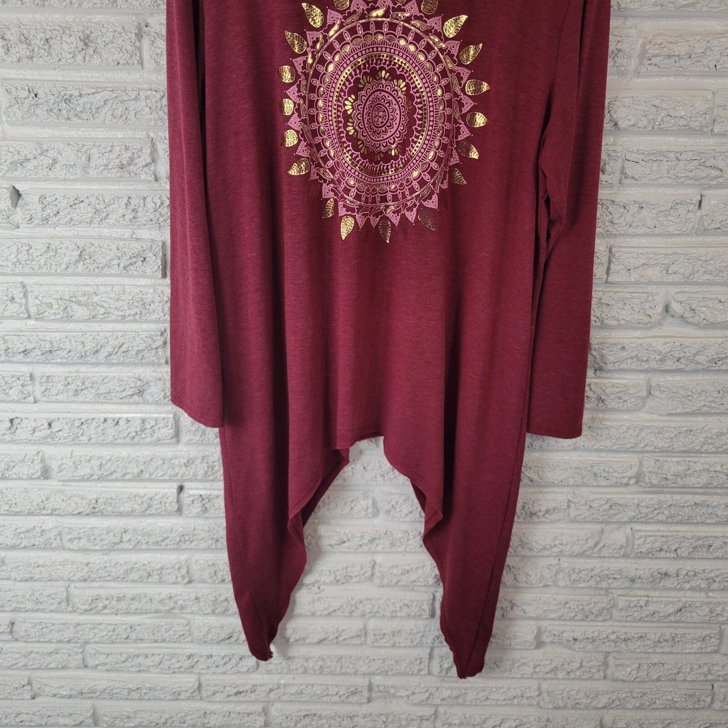 Indigo Thread Womens Top 2X Plus Tee Tunic Shark Bite Burgundy Gold Foil Mandala