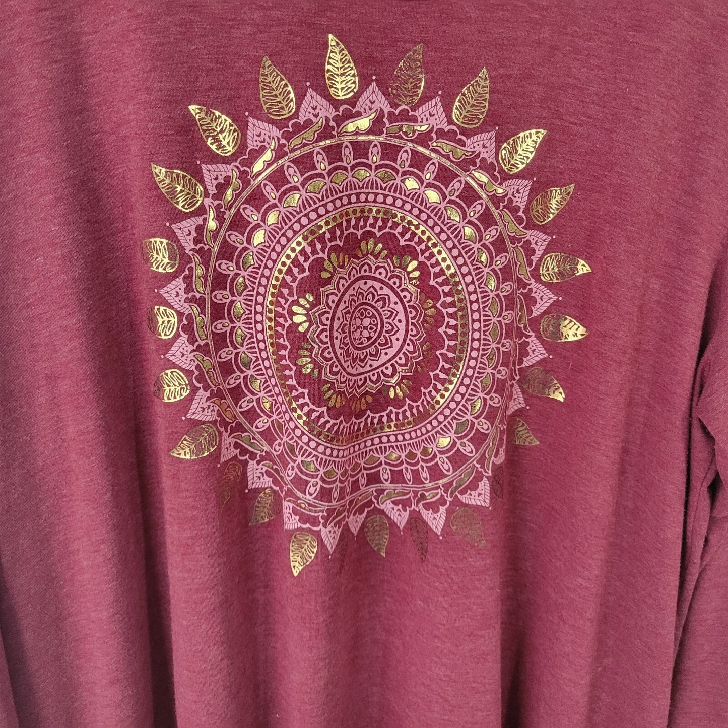 Indigo Thread Womens Top 2X Plus Tee Tunic Shark Bite Burgundy Gold Foil Mandala