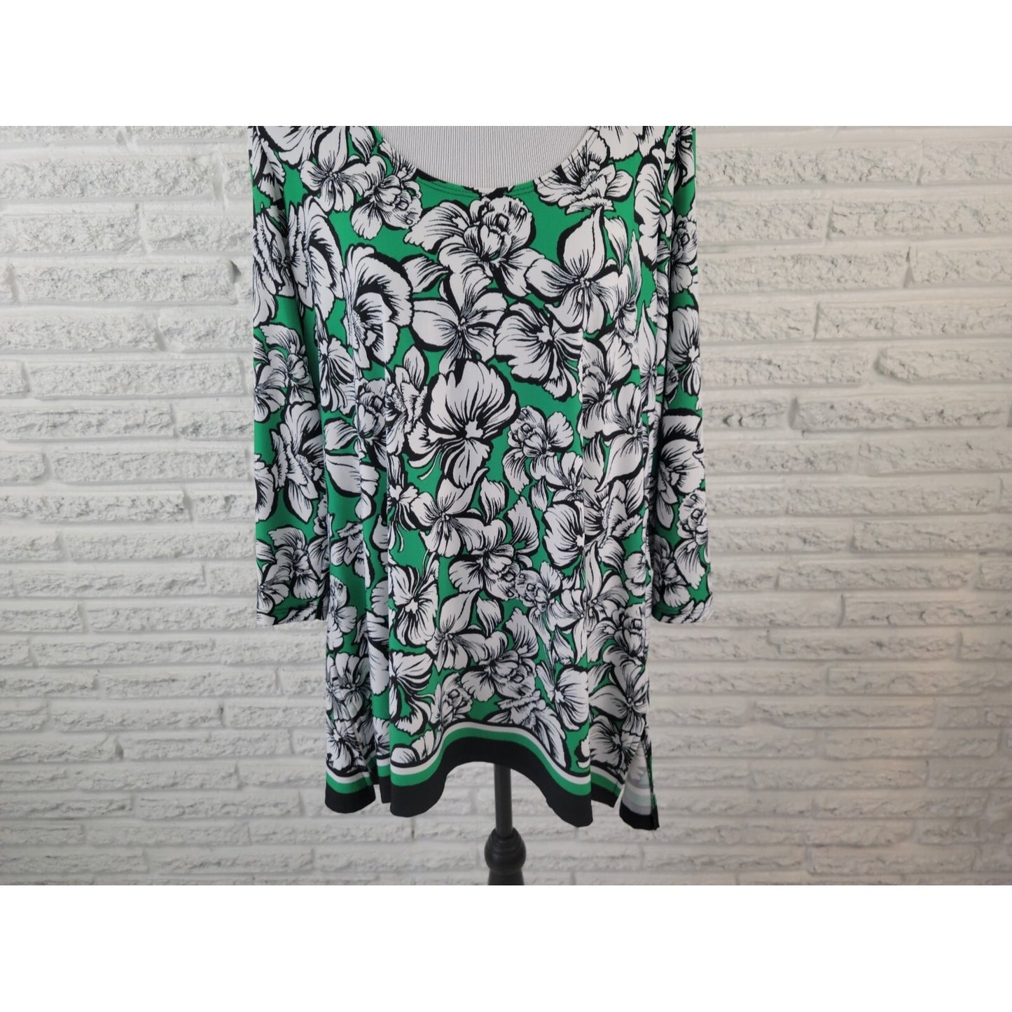 Slinky Brand Women Top 1XP Plus Petite Tunic 3/4 Sleeve Green Floral Pullover
