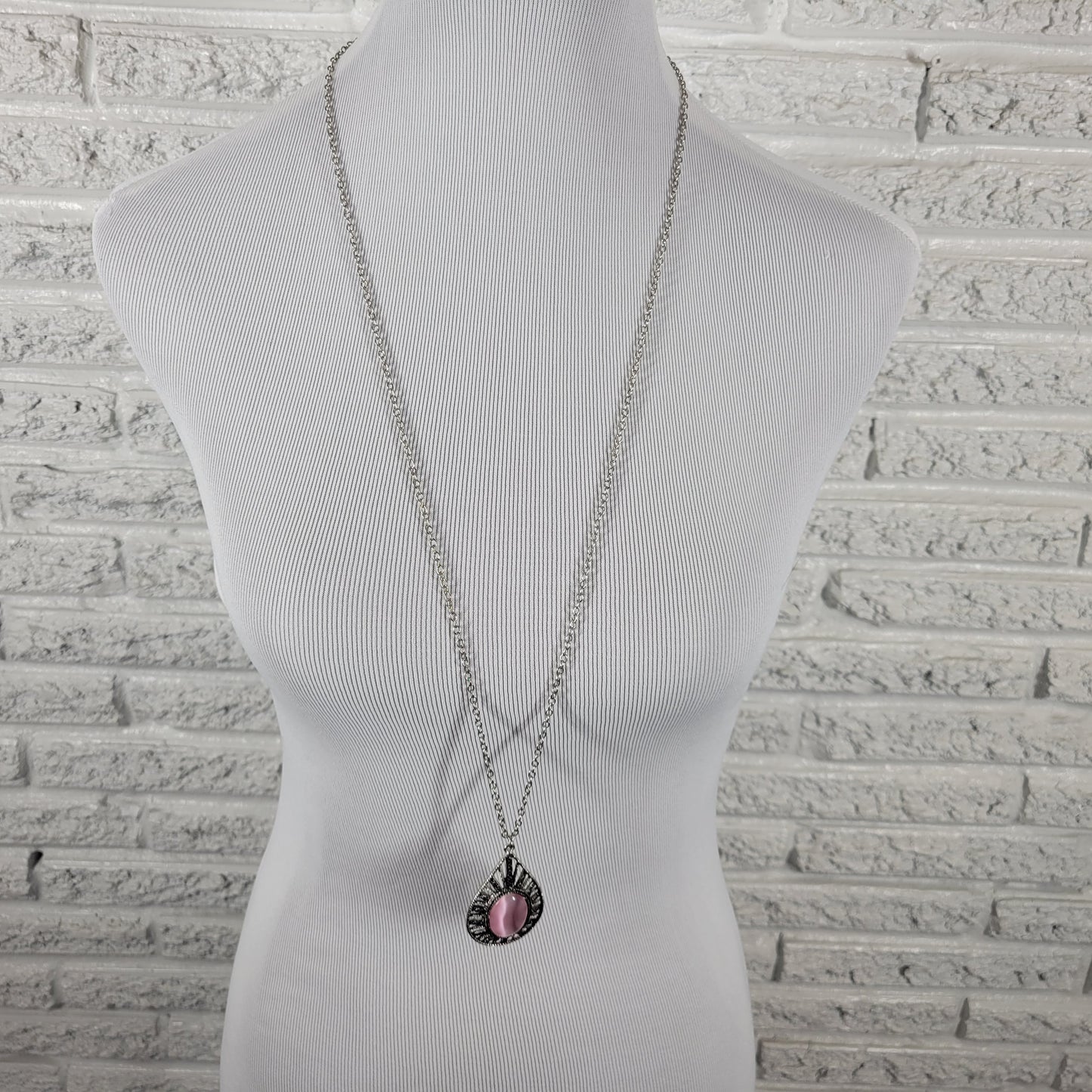 Vintage Pink Cats Eye Teardrop Pendant Necklace Silver Tone Boho Statement N27E