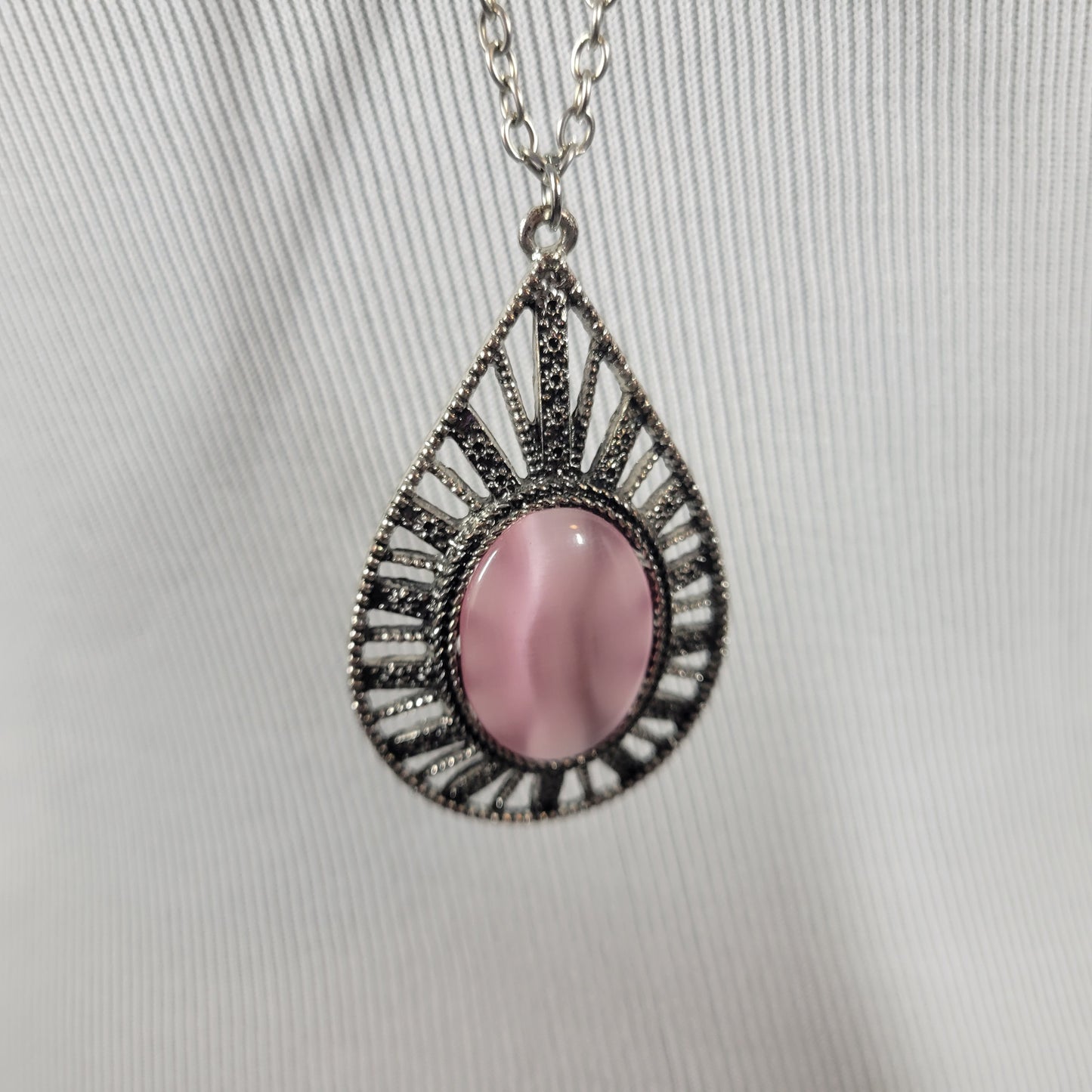 Vintage Pink Cats Eye Teardrop Pendant Necklace Silver Tone Boho Statement N27E