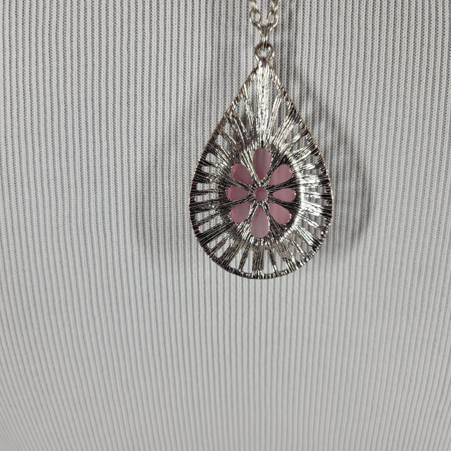 Vintage Pink Cats Eye Teardrop Pendant Necklace Silver Tone Boho Statement N27E