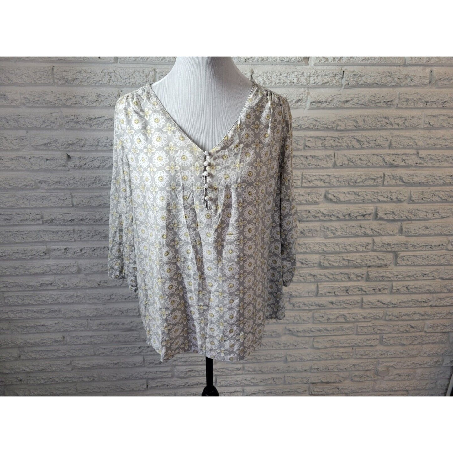 Croft Barrow Womens Top Extra Large 3/4 Sleeve Quarter Button Gray Floral