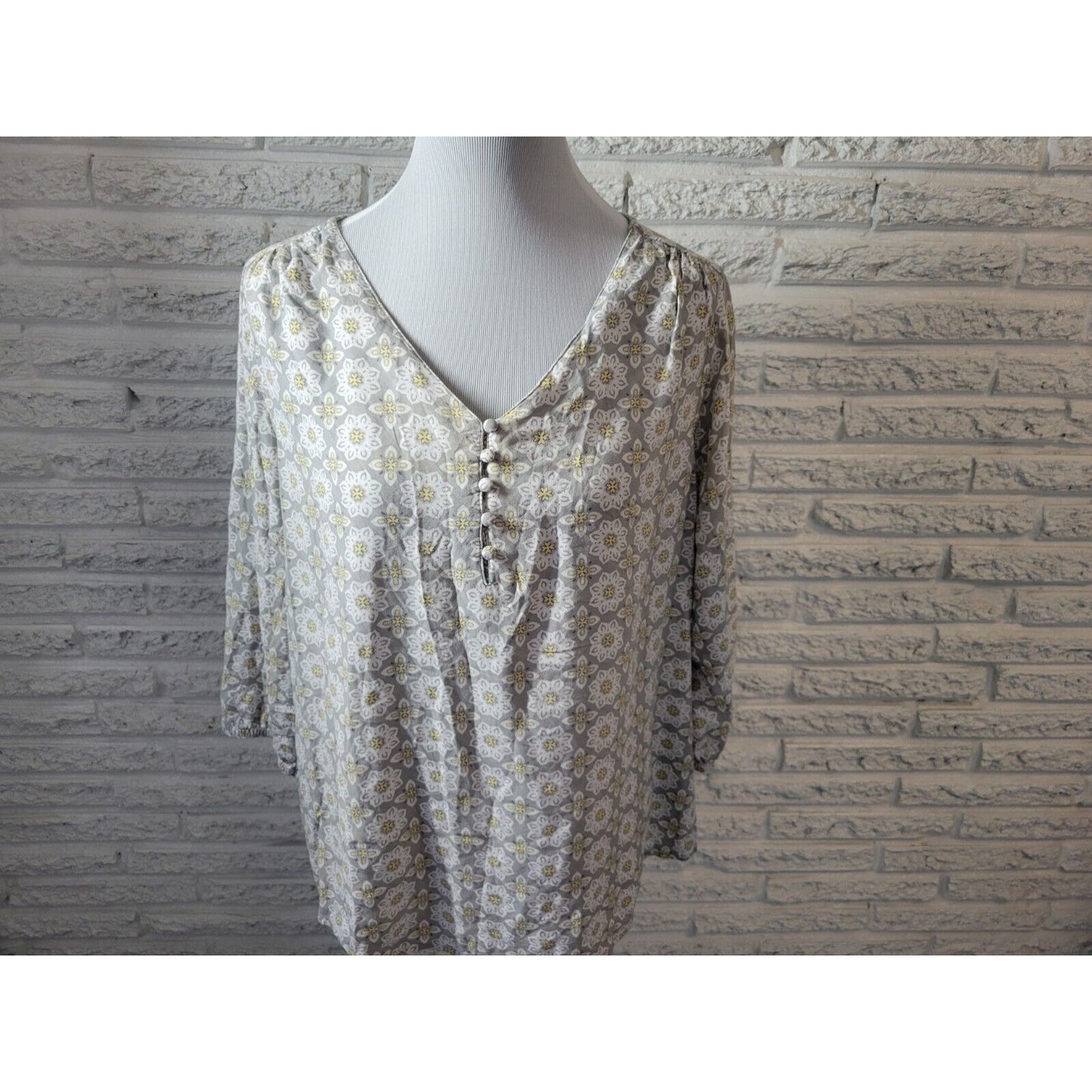 Croft Barrow Womens Top Extra Large 3/4 Sleeve Quarter Button Gray Floral