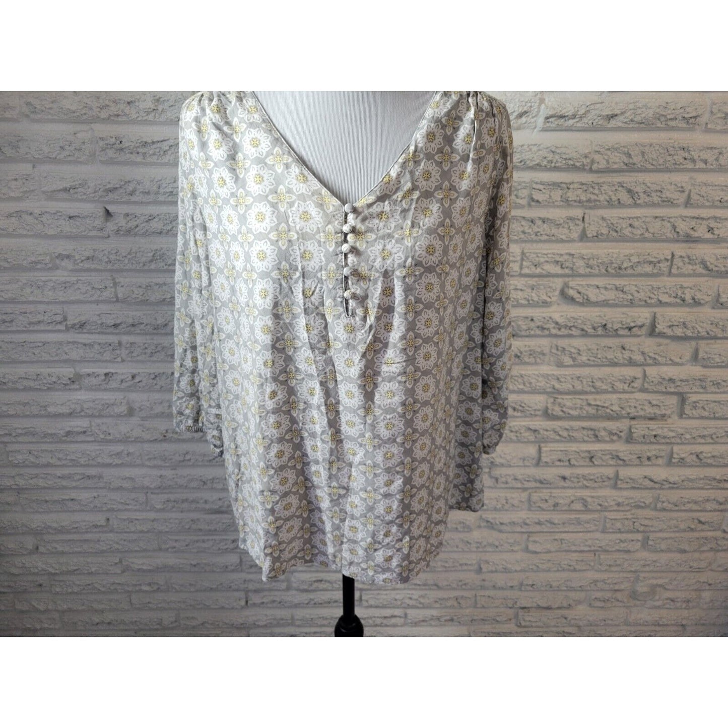 Croft Barrow Womens Top Extra Large 3/4 Sleeve Quarter Button Gray Floral