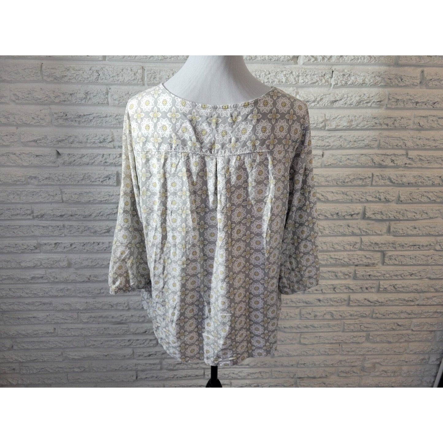 Croft Barrow Womens Top Extra Large 3/4 Sleeve Quarter Button Gray Floral