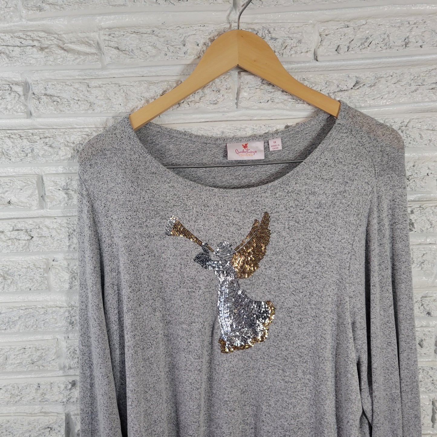 Quacker Factory Jeanne Bice 1X Gray Knit Top Angel Sequins Long Sleeve GRA81E