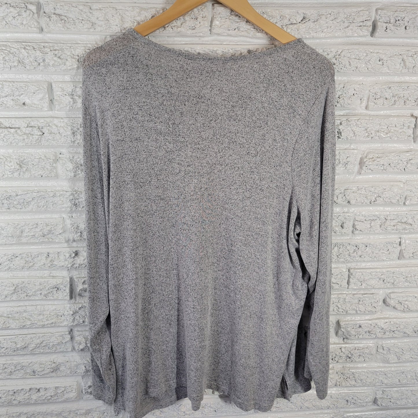 Quacker Factory Jeanne Bice 1X Gray Knit Top Angel Sequins Long Sleeve GRA81E