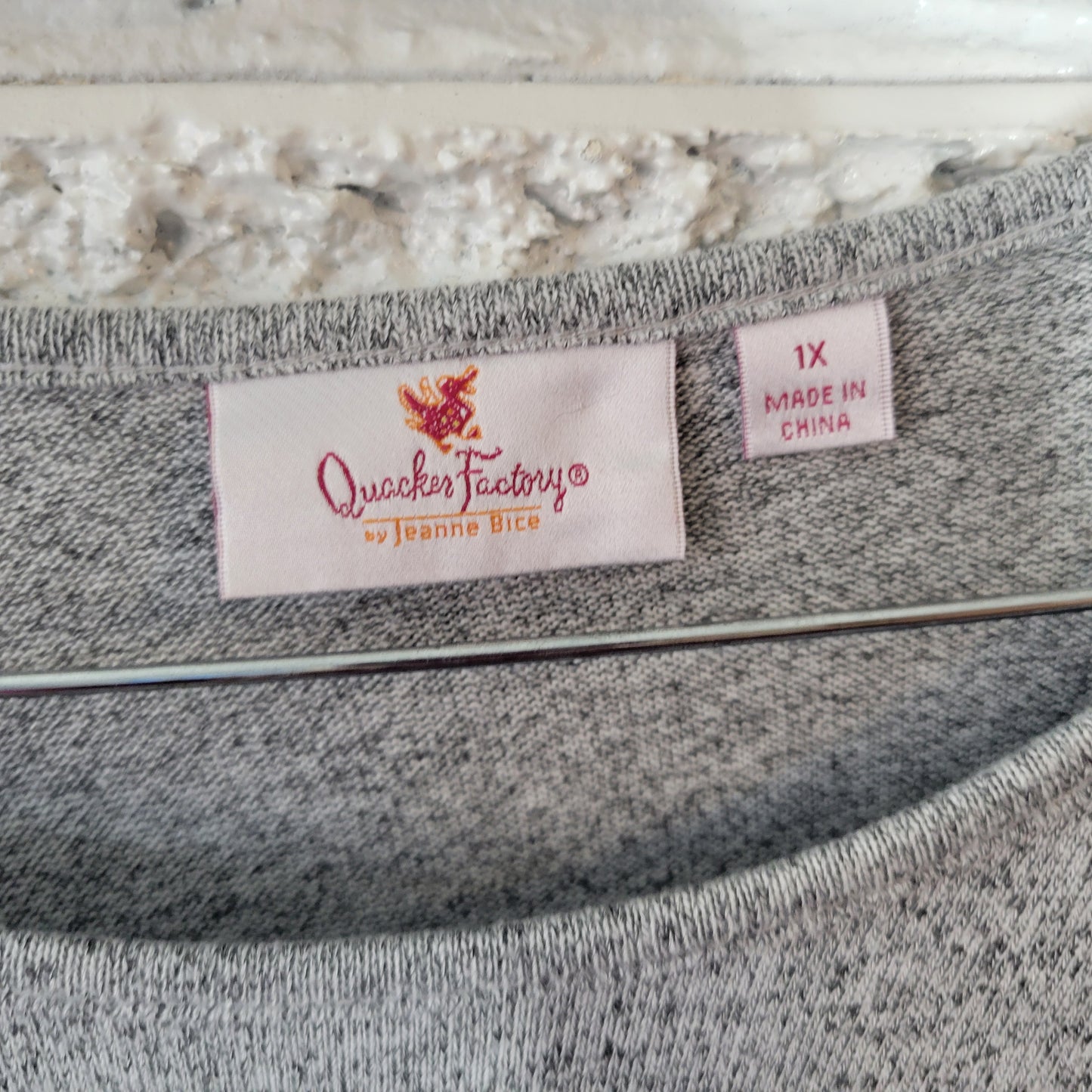 Quacker Factory Jeanne Bice 1X Gray Knit Top Angel Sequins Long Sleeve GRA81E