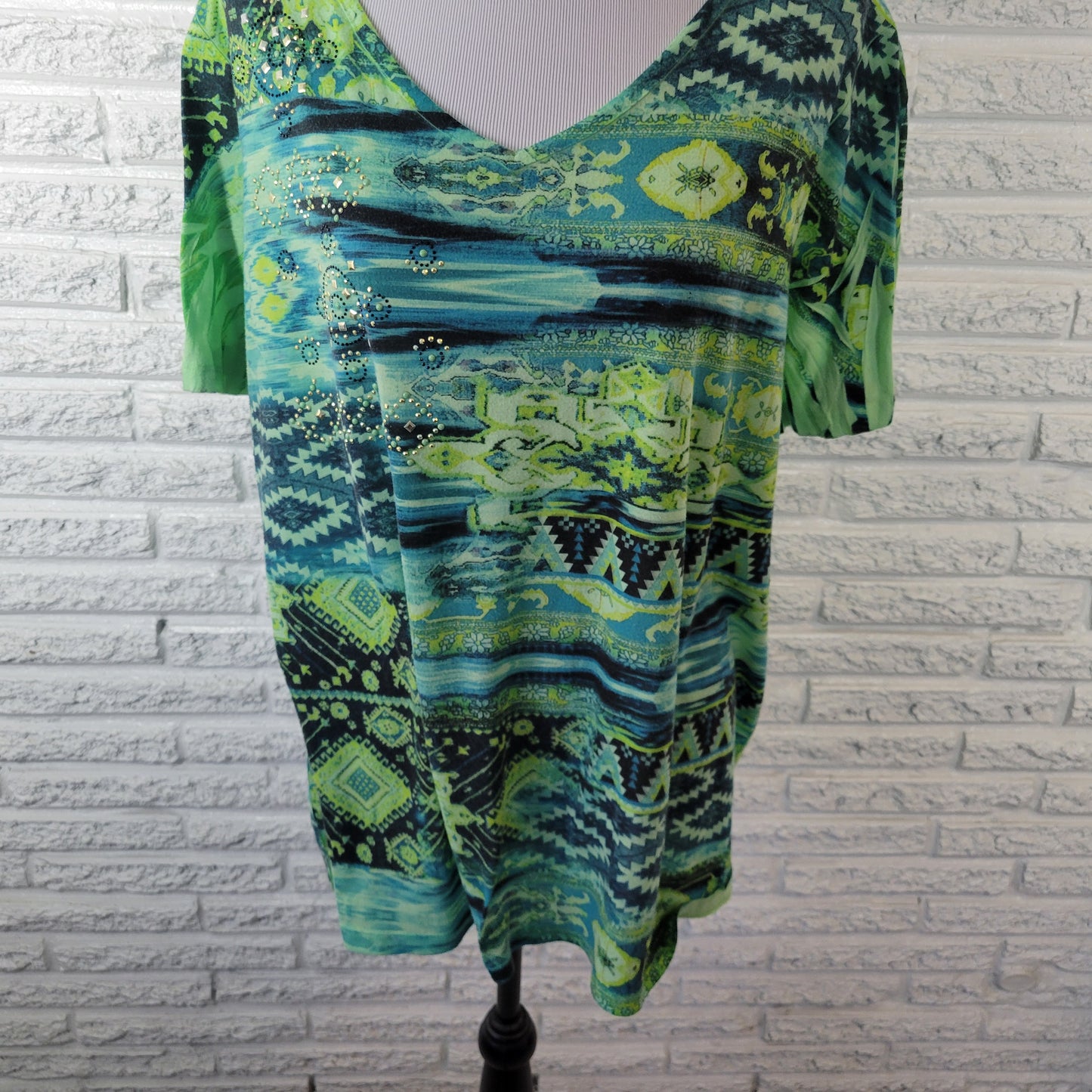 Catherines 1X Top Tee Blue Green Geometric Studded V-Neck Short Sleeve GEO13E