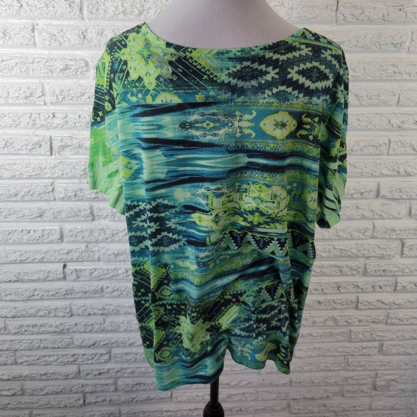 Catherines 1X Top Tee Blue Green Geometric Studded V-Neck Short Sleeve GEO13E