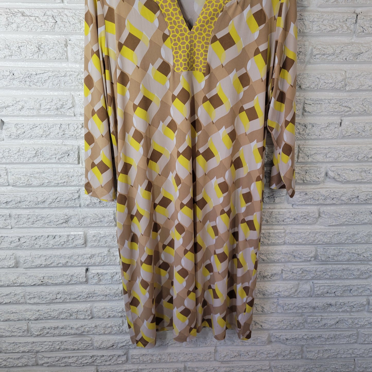 Susan Graver 1X Plus Yellow Tan Geometric V-Neck 3/4 Sleeve Dress GEO232E