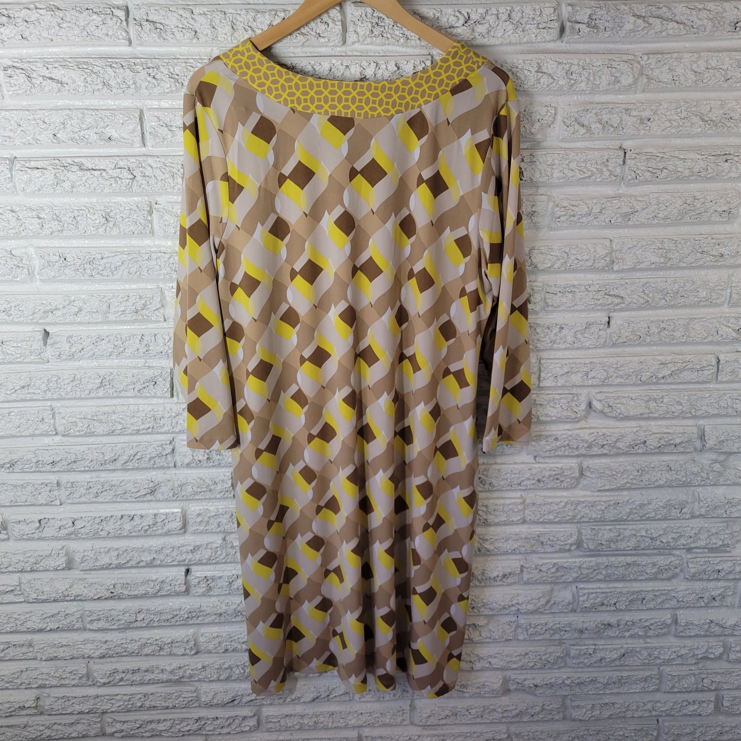 Susan Graver 1X Plus Yellow Tan Geometric V-Neck 3/4 Sleeve Dress GEO232E
