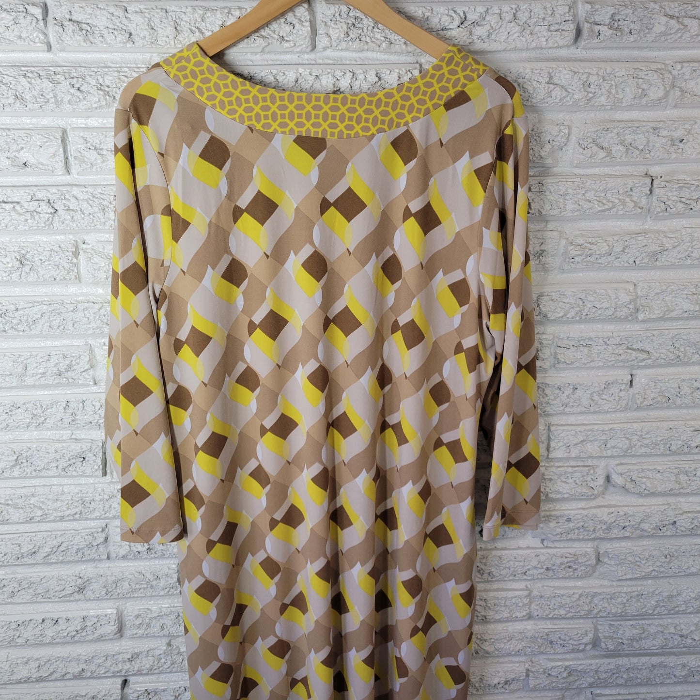 Susan Graver 1X Plus Yellow Tan Geometric V-Neck 3/4 Sleeve Dress GEO232E