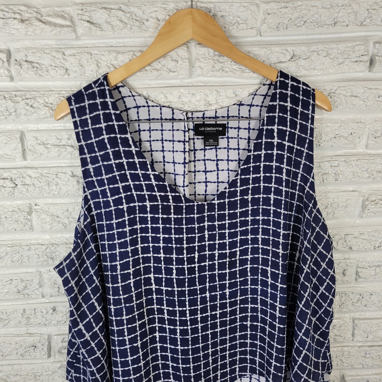 Liz Claiborne XXL Blue Geometric Top Women's Sleeveless V-Neck Keyhole GEO191E
