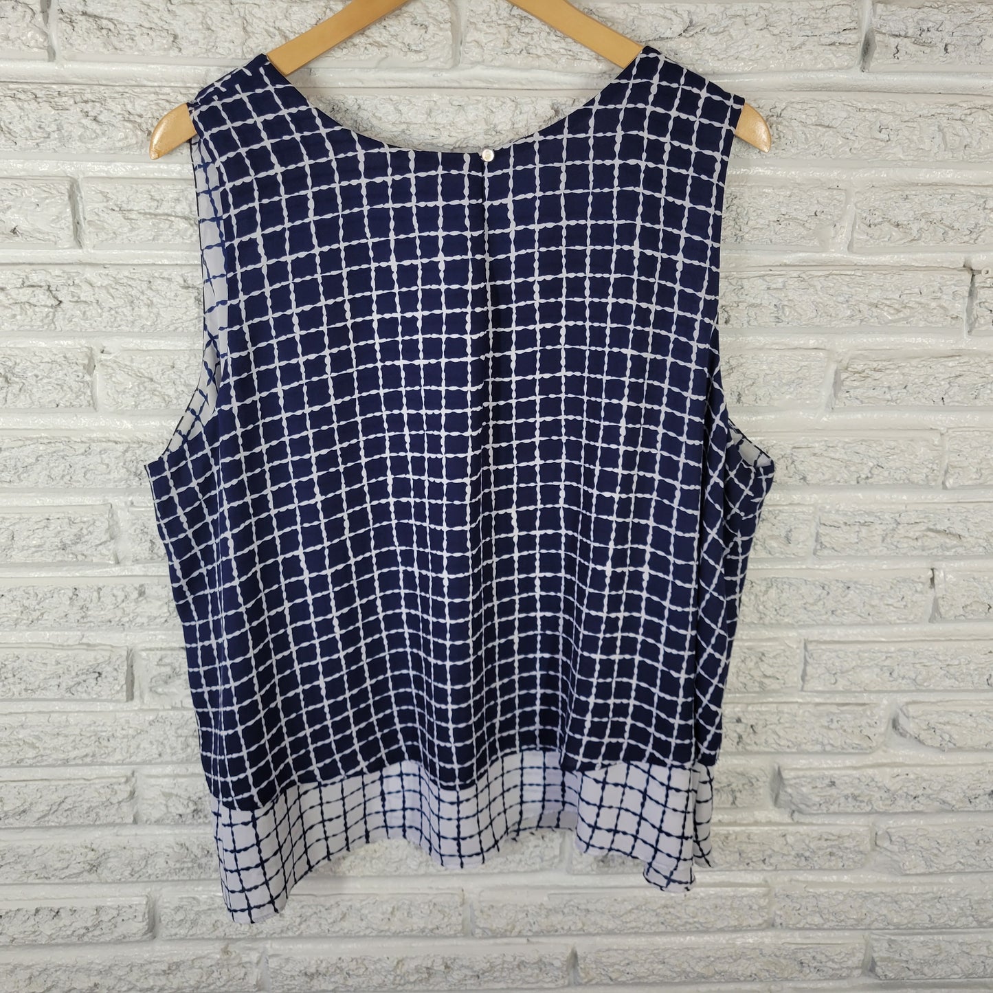 Liz Claiborne XXL Blue Geometric Top Women's Sleeveless V-Neck Keyhole GEO191E