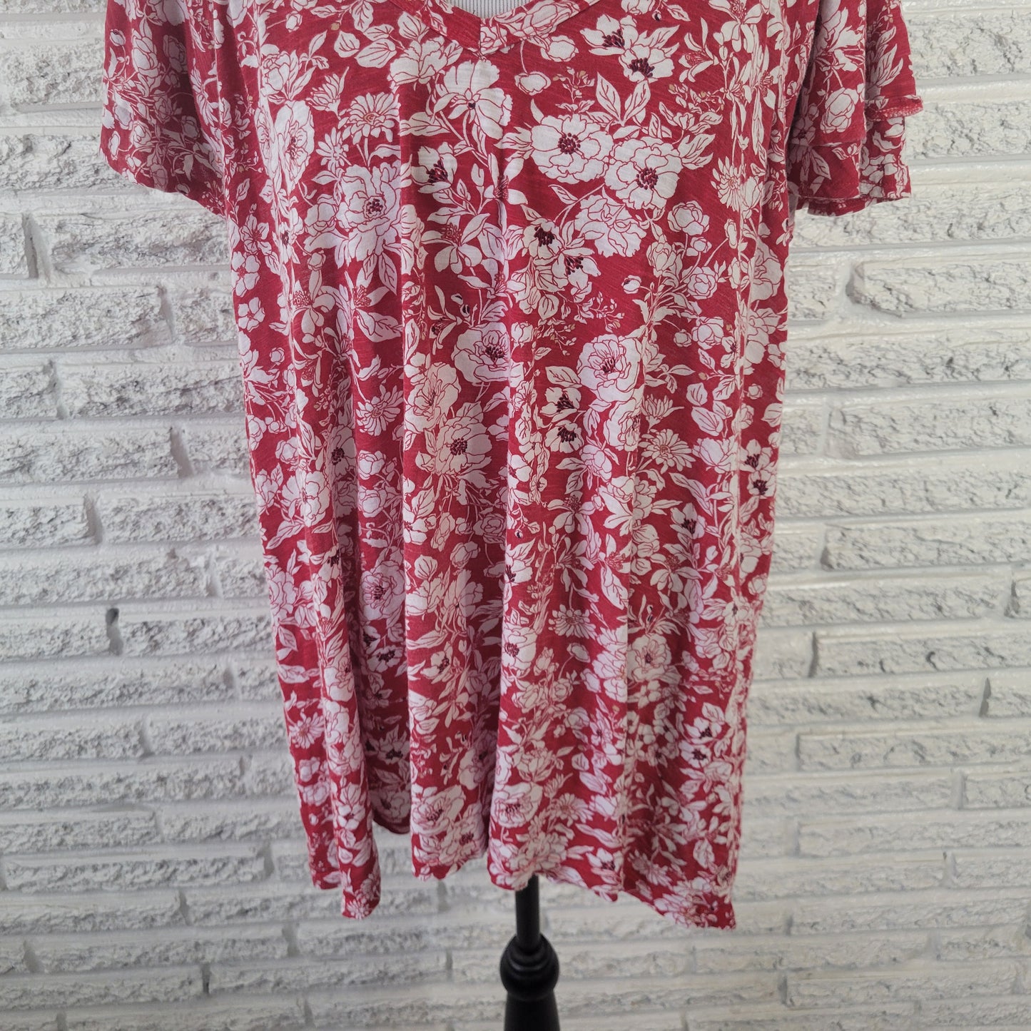 Lane Bryant 22/24 Top Plus Size Red White Floral V-Neck Flutter Sleeve FLO255E