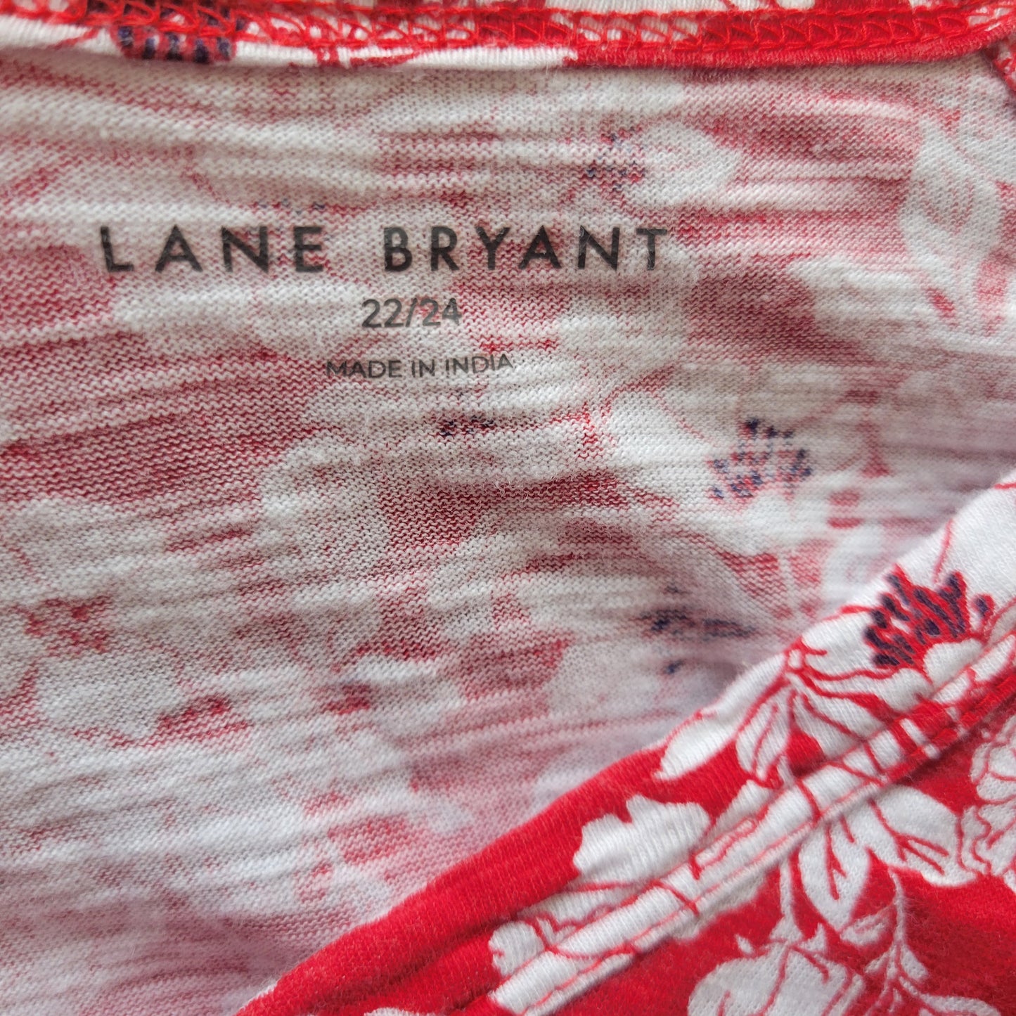 Lane Bryant 22/24 Top Plus Size Red White Floral V-Neck Flutter Sleeve FLO255E