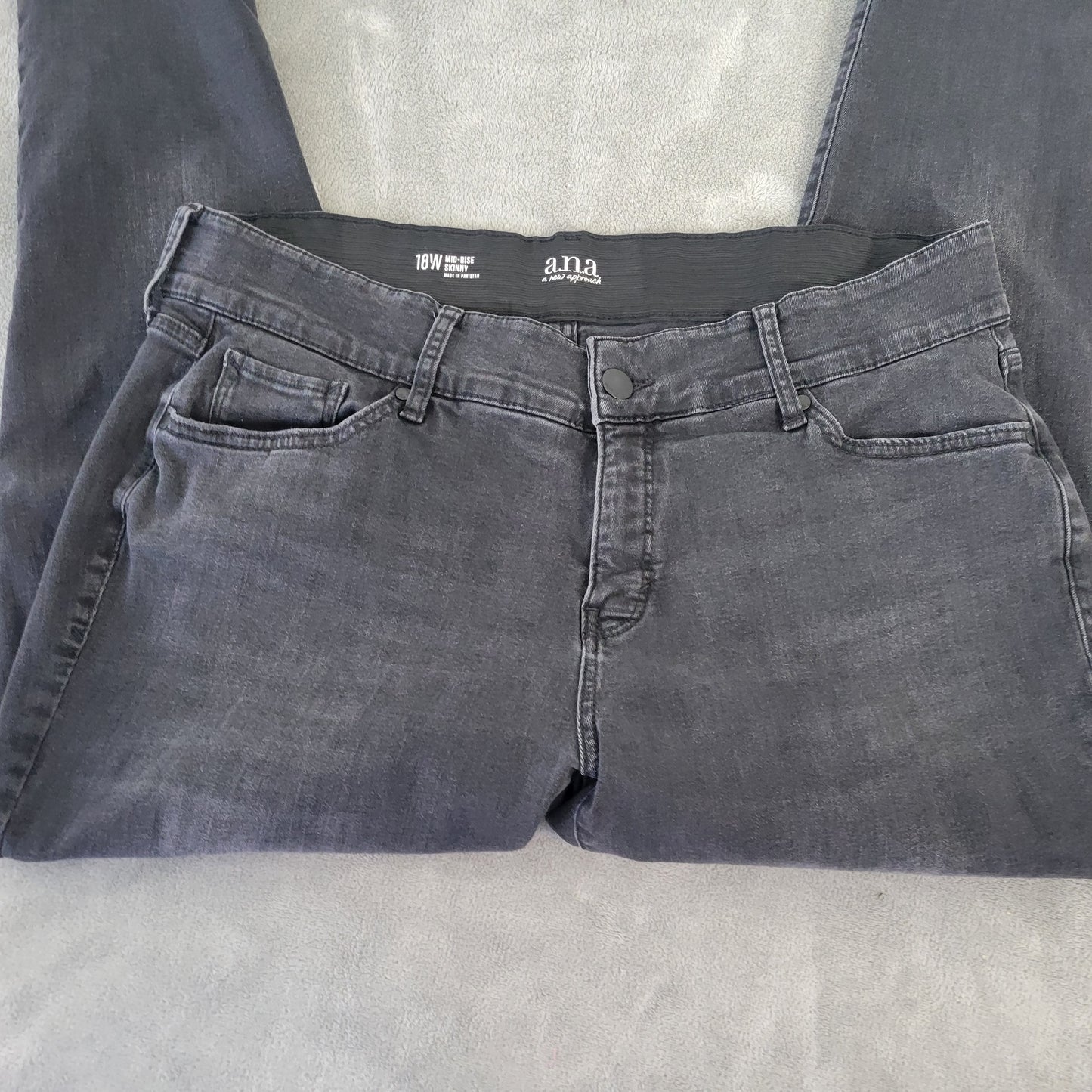 Ana a.n.a Women's 18W Black Mid Rise Skinny Jeans Cotton Blend Stretch SKI4E