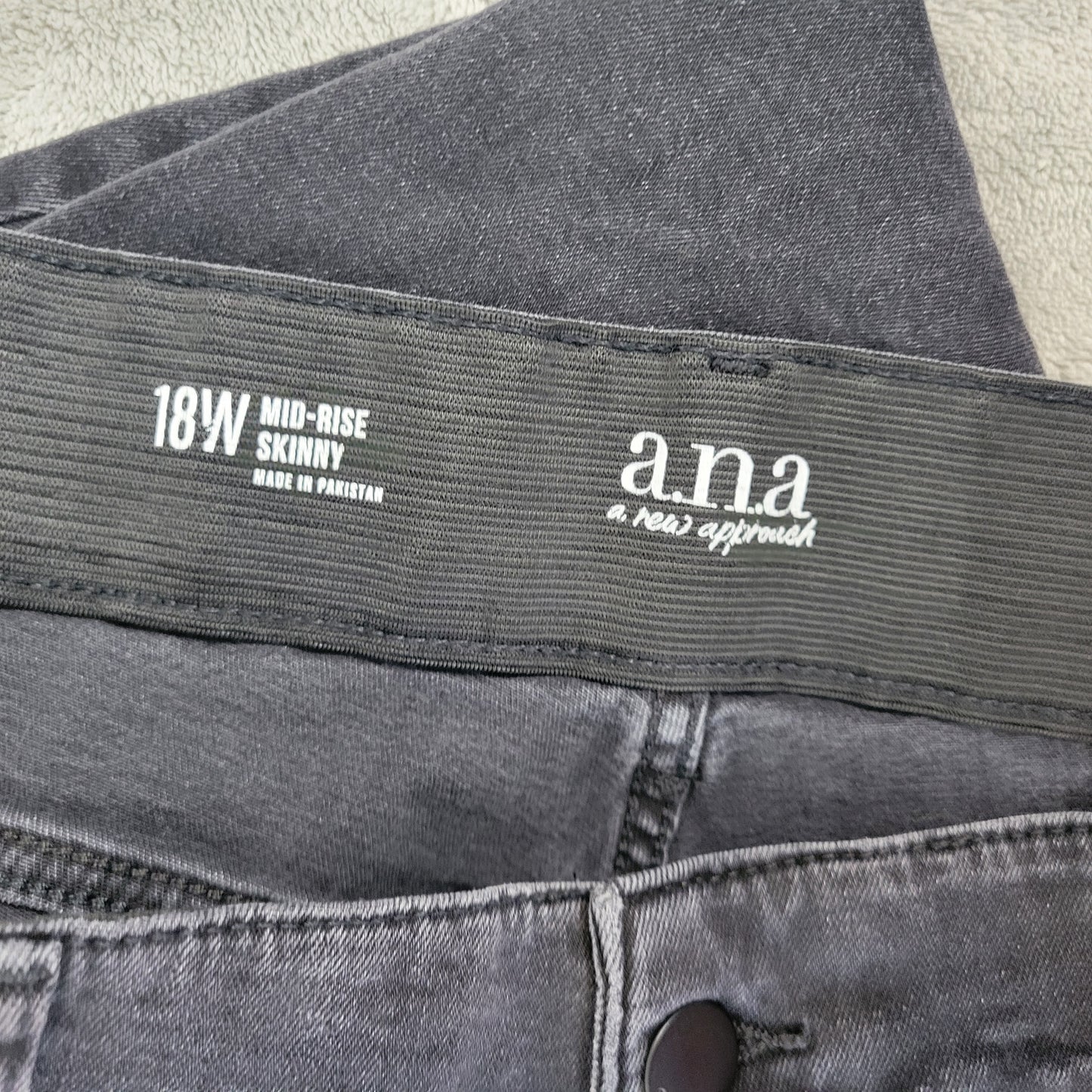 Ana a.n.a Women's 18W Black Mid Rise Skinny Jeans Cotton Blend Stretch SKI4E