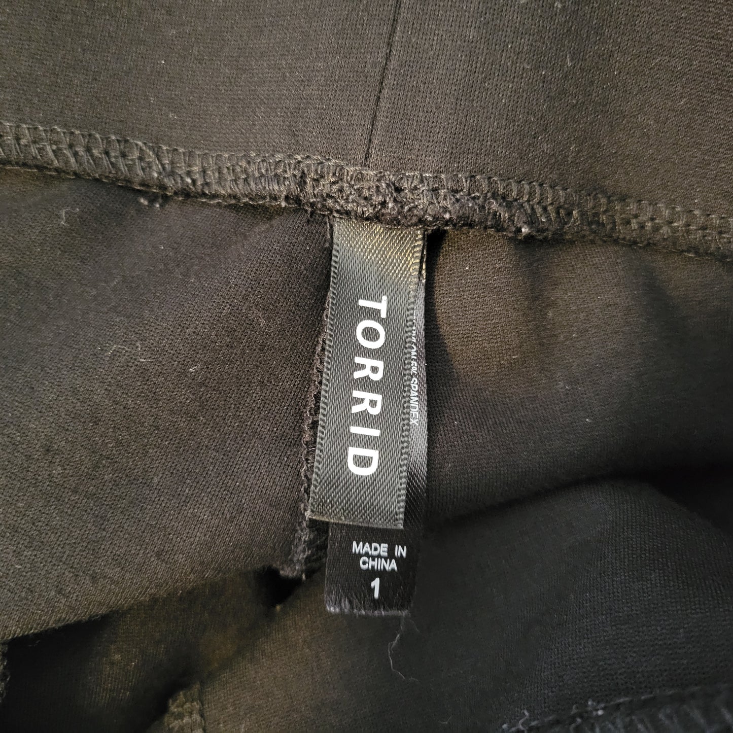 Torrid Women's 1X Black Pull-On Capri Leggings Stretch Pockets BLA68E