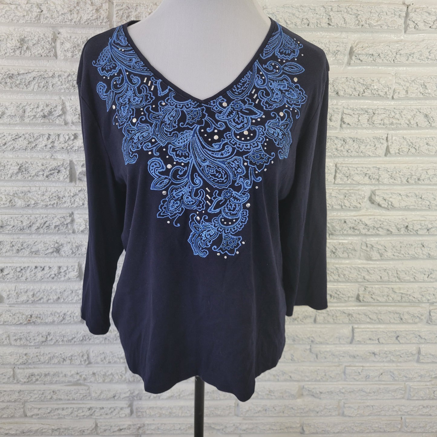 Karen Scott Women's XL Blue V-Neck Top Studded Embroidered 3/4 Sleeve BLU261E
