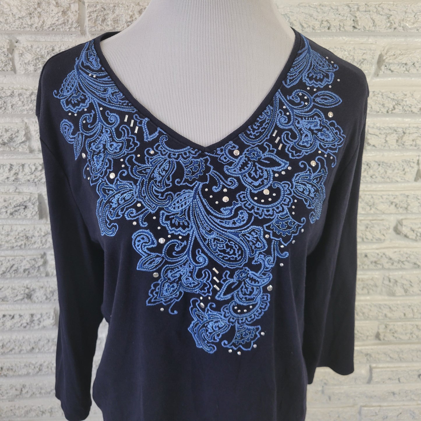 Karen Scott Women's XL Blue V-Neck Top Studded Embroidered 3/4 Sleeve BLU261E