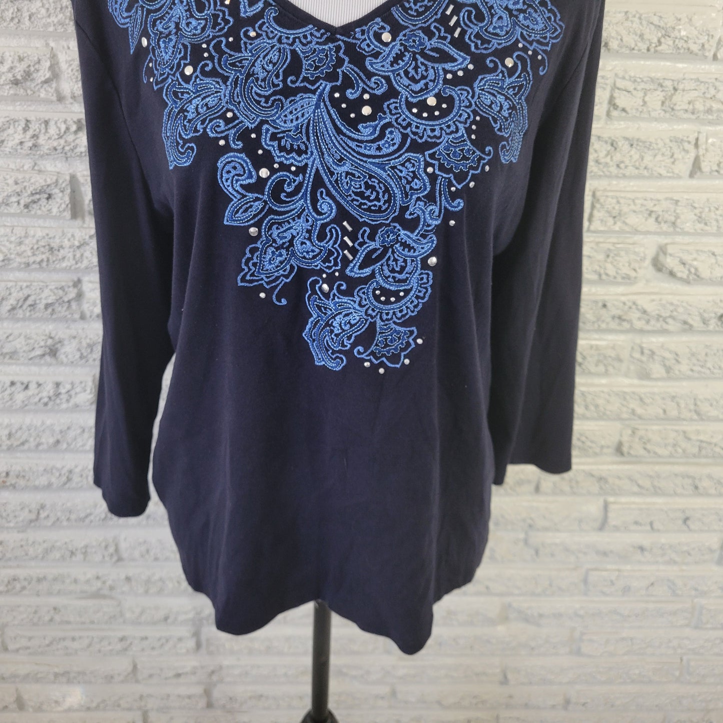 Karen Scott Women's XL Blue V-Neck Top Studded Embroidered 3/4 Sleeve BLU261E