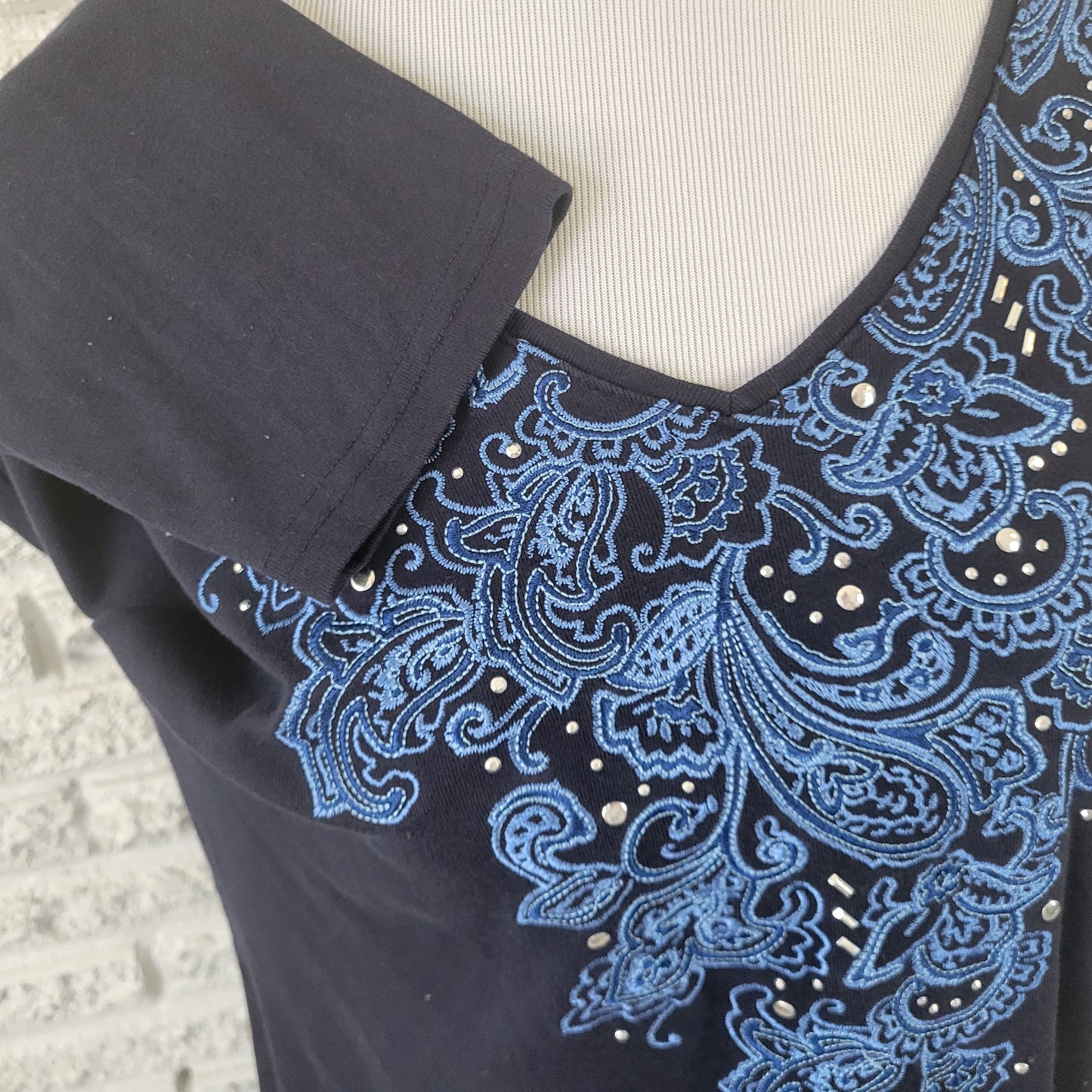 Karen Scott Women's XL Blue V-Neck Top Studded Embroidered 3/4 Sleeve BLU261E