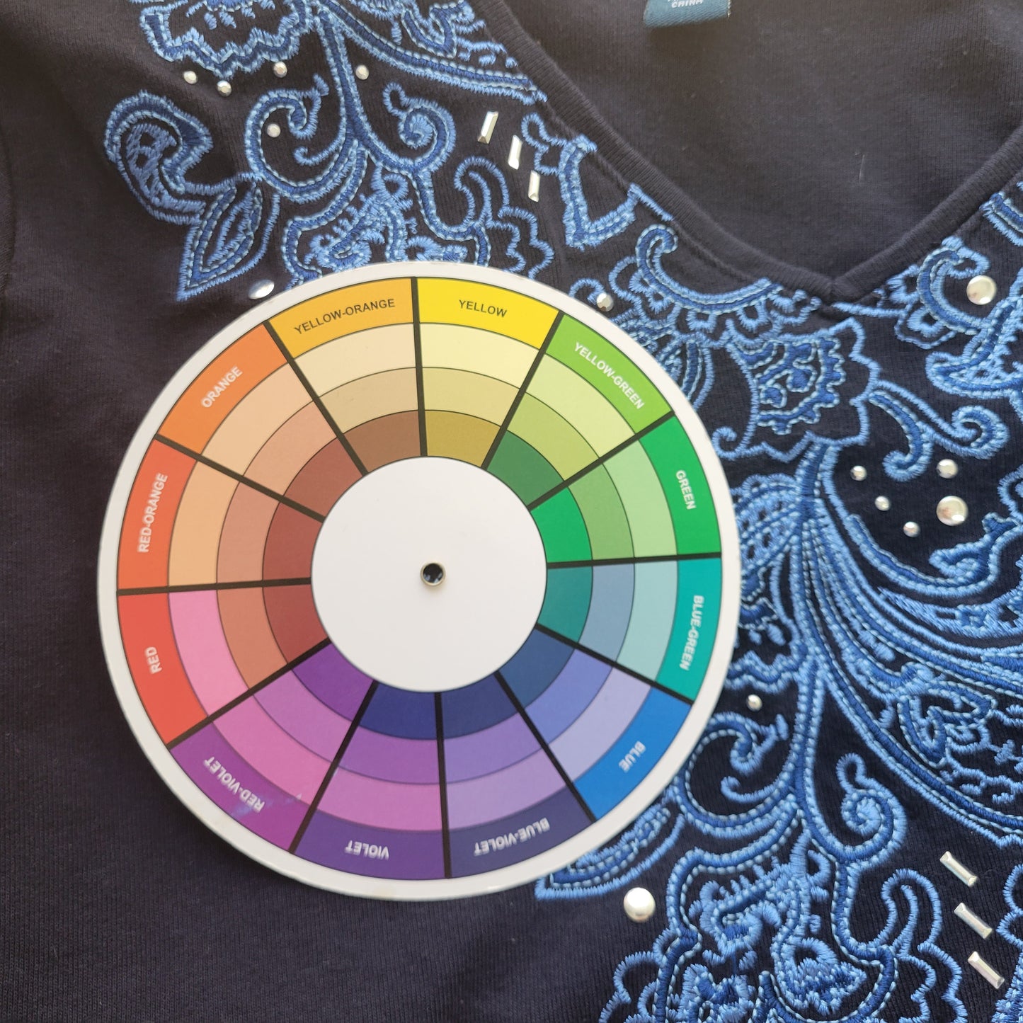 Karen Scott Women's XL Blue V-Neck Top Studded Embroidered 3/4 Sleeve BLU261E