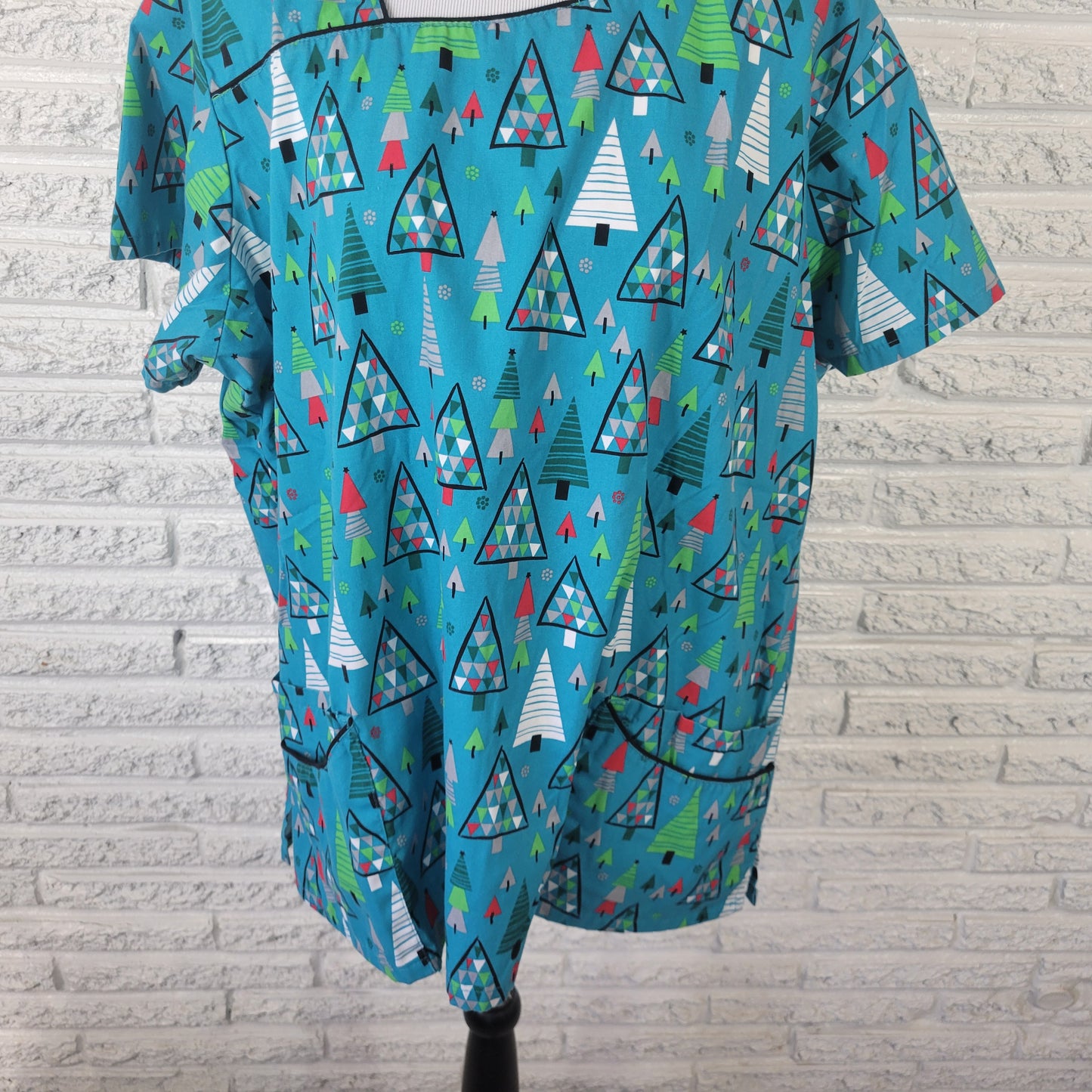 Butter Soft Unisex 2X Scrub Top Christmas Trees Print Blue Green NOV134E
