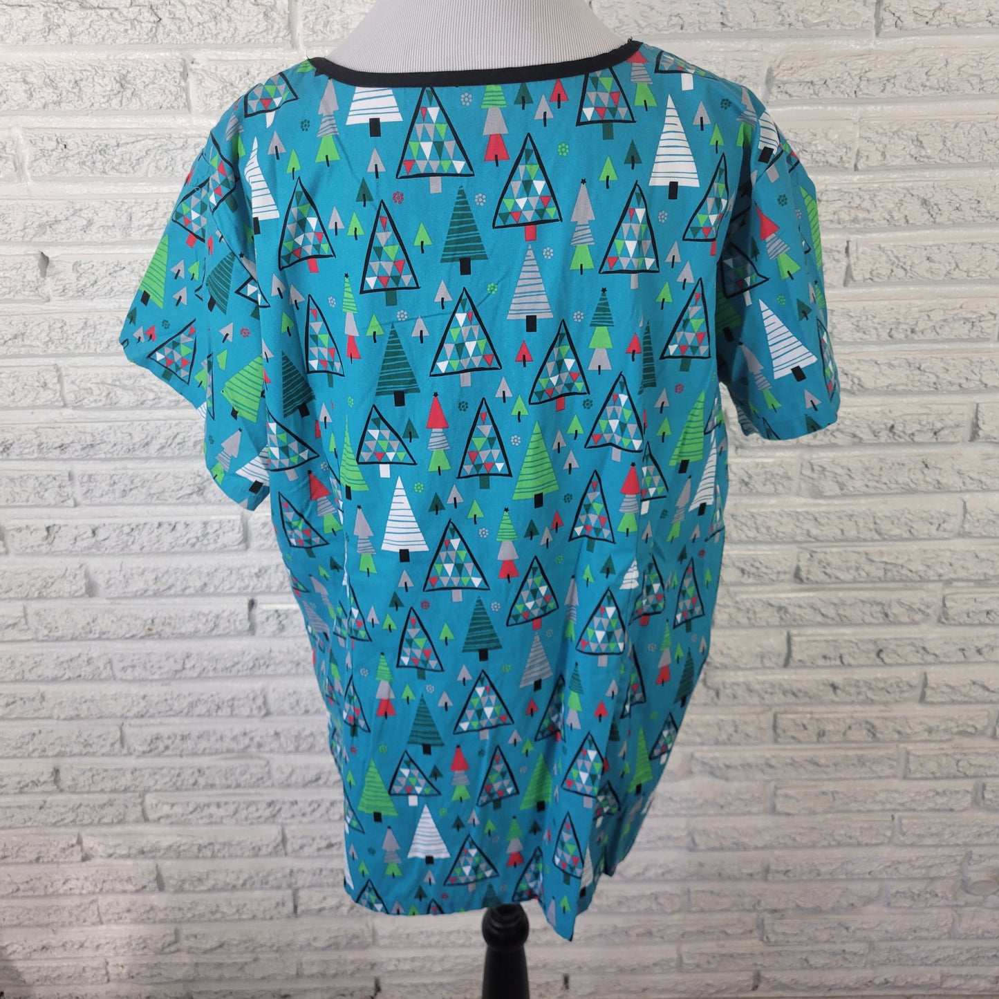 Butter Soft Unisex 2X Scrub Top Christmas Trees Print Blue Green NOV134E