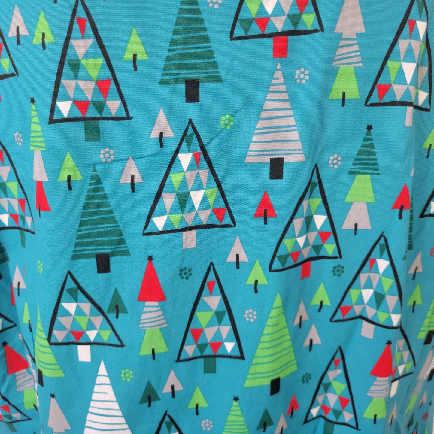 Butter Soft Unisex 2X Scrub Top Christmas Trees Print Blue Green NOV134E