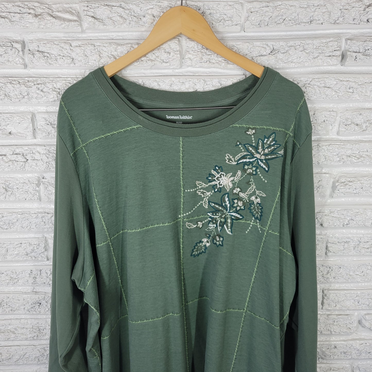 Woman Within 3X Plus Size Sweatshirt Green Floral Embroidered Crew Neck GRE51E