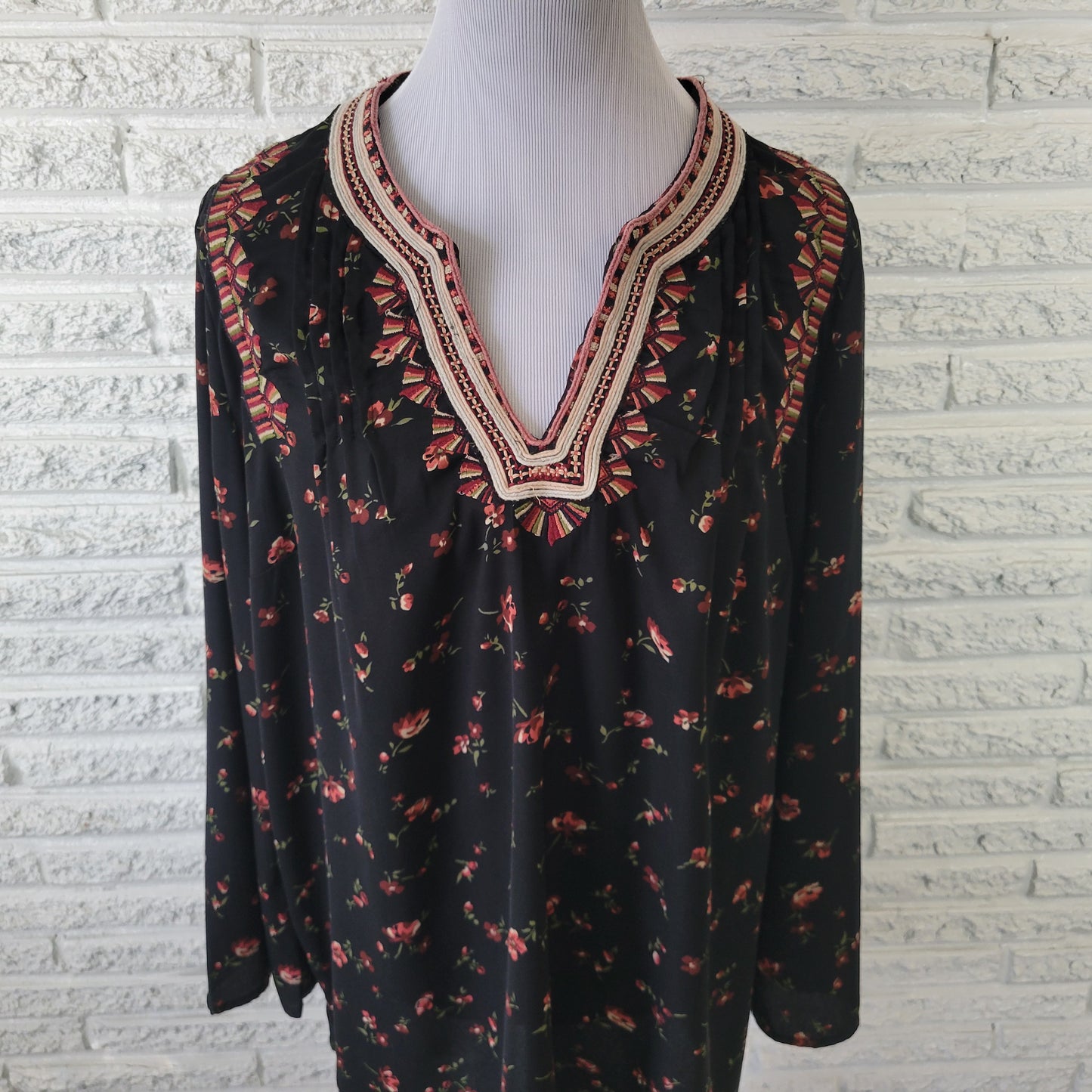 Denim 24/7 16W Tunic Top Black Brown Floral Embroidered V-Neck Polyester FLO103E