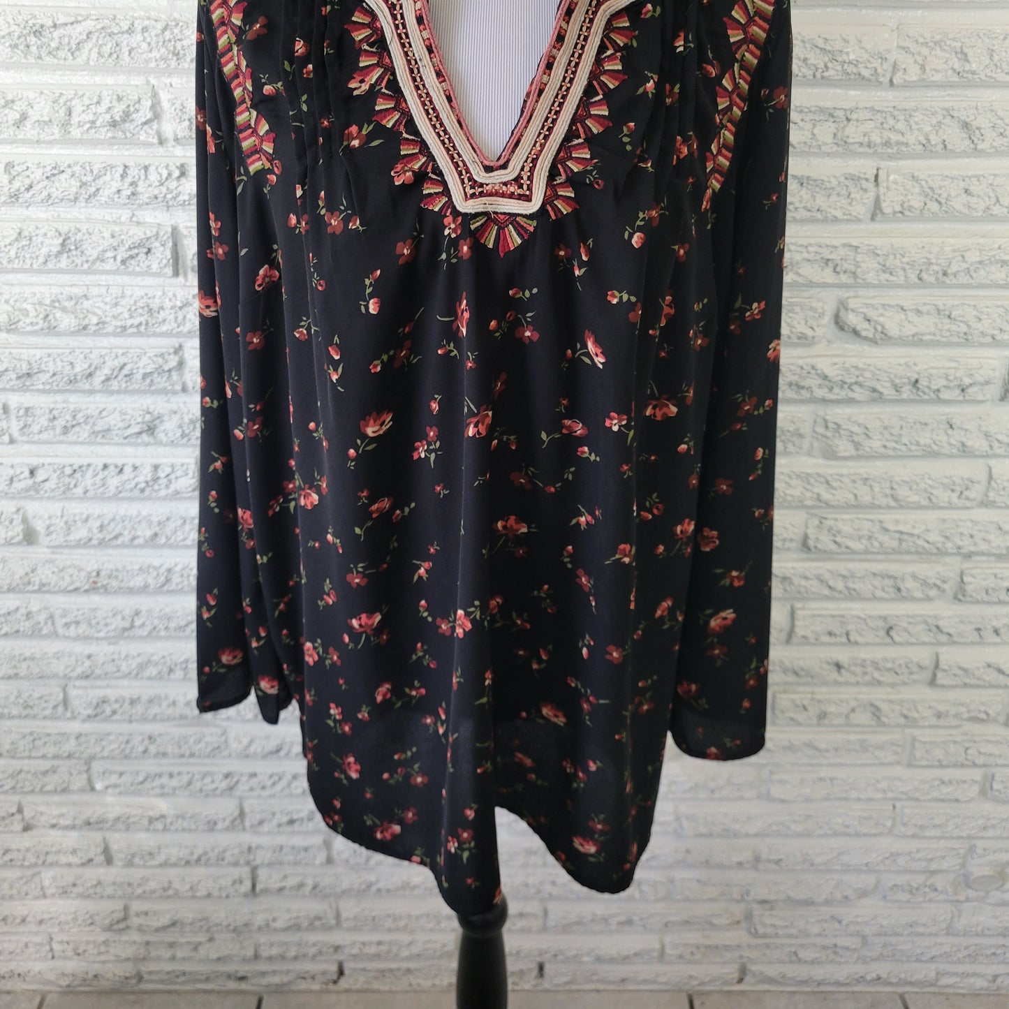 Denim 24/7 16W Tunic Top Black Brown Floral Embroidered V-Neck Polyester FLO103E