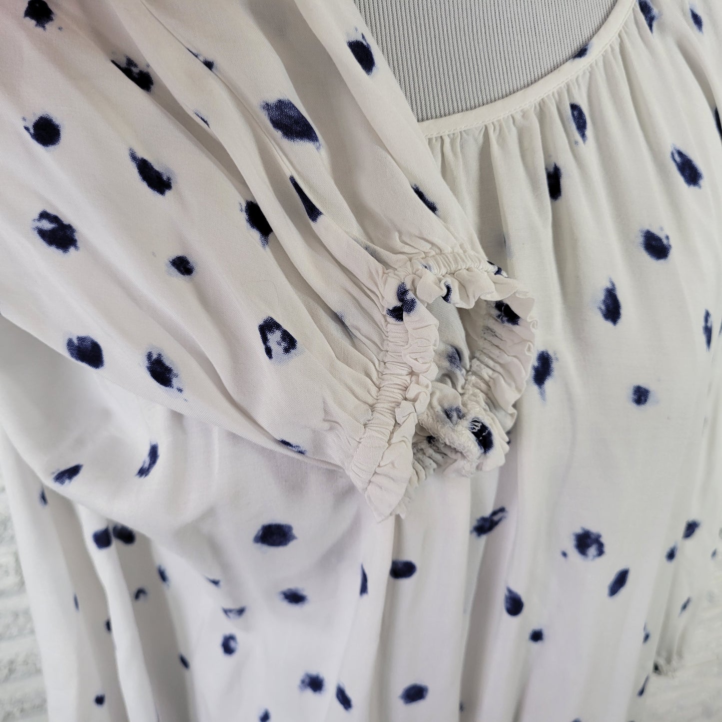 Fred David 2X Women's Top White Blue Watercolor Print Boat Neck WAT22E