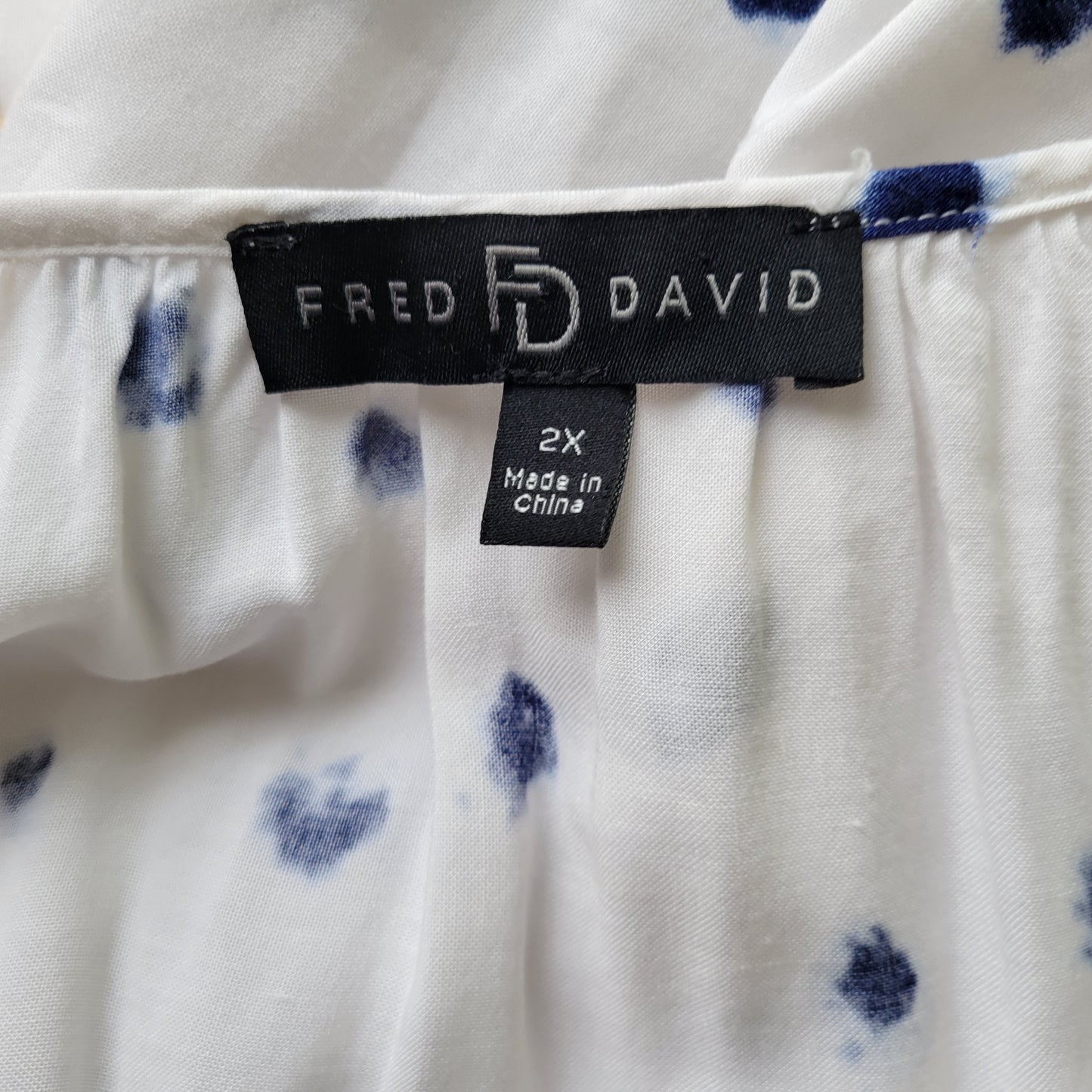Fred David 2X Women's Top White Blue Watercolor Print Boat Neck WAT22E