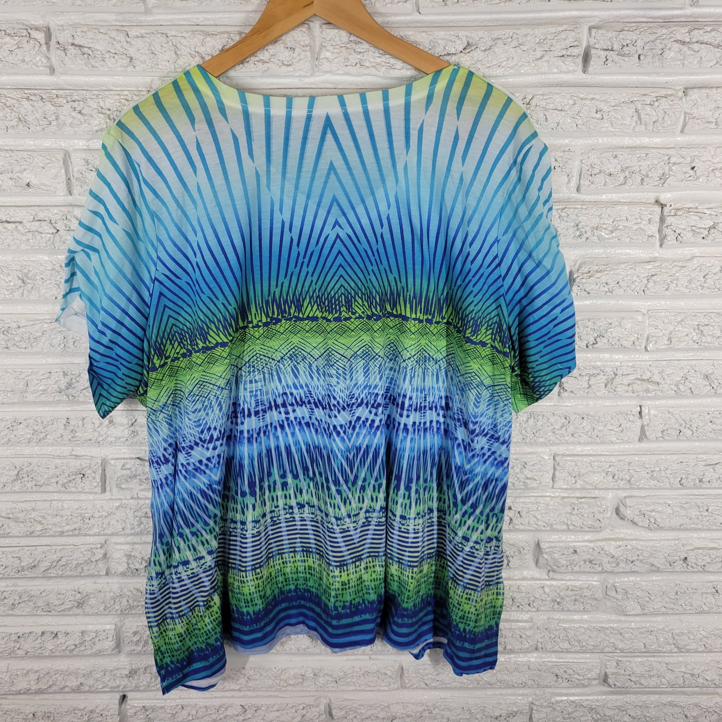 Avenue Women's 26/28 Tee Blue Green Geometric Studded V-Neck Stretch GEO237E